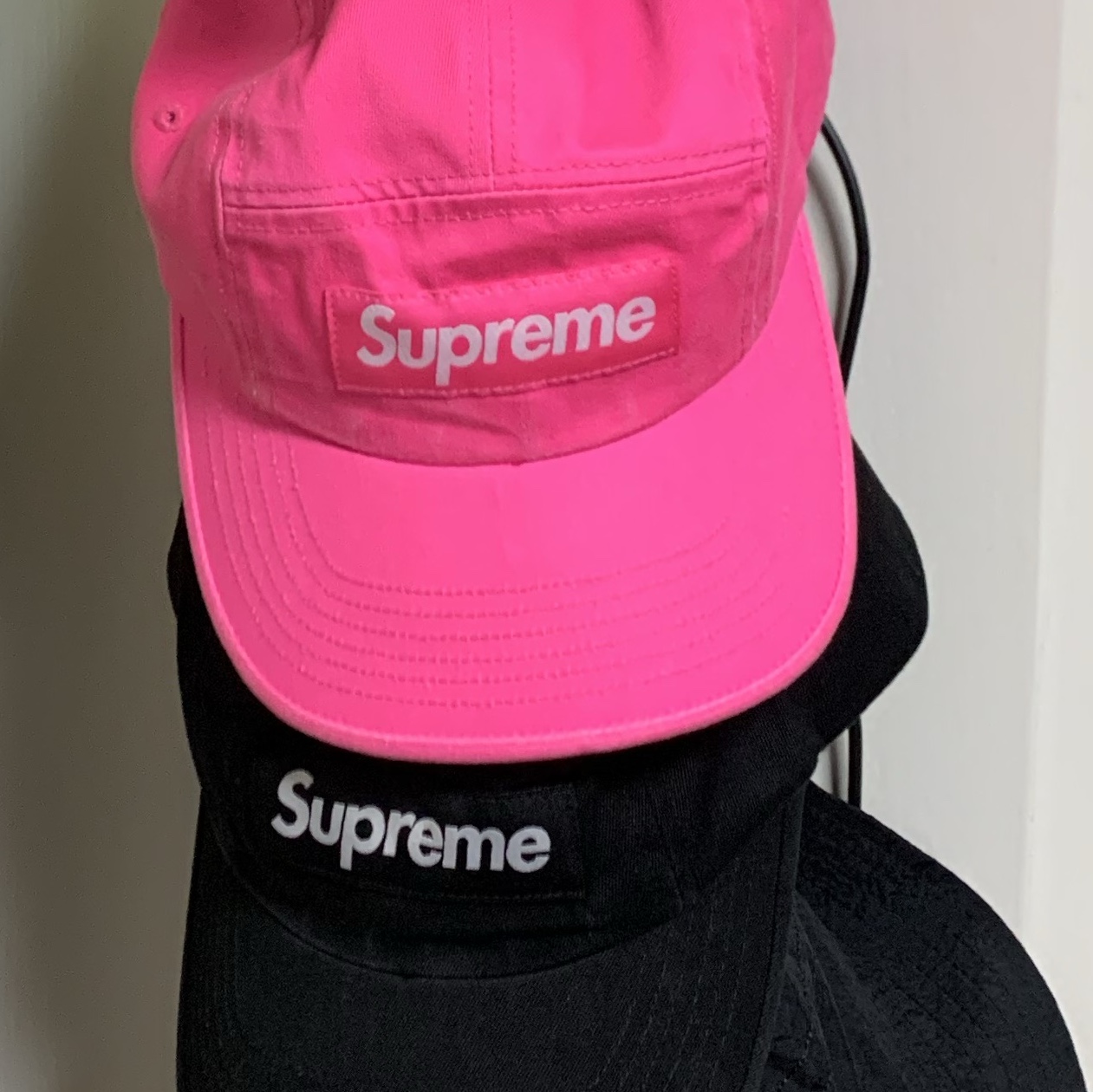 Supreme Washed Chino Twill Camp Cap Pink - 23SS, Supreme Washed Chino Twill Camp Cap Black 착용 스타일