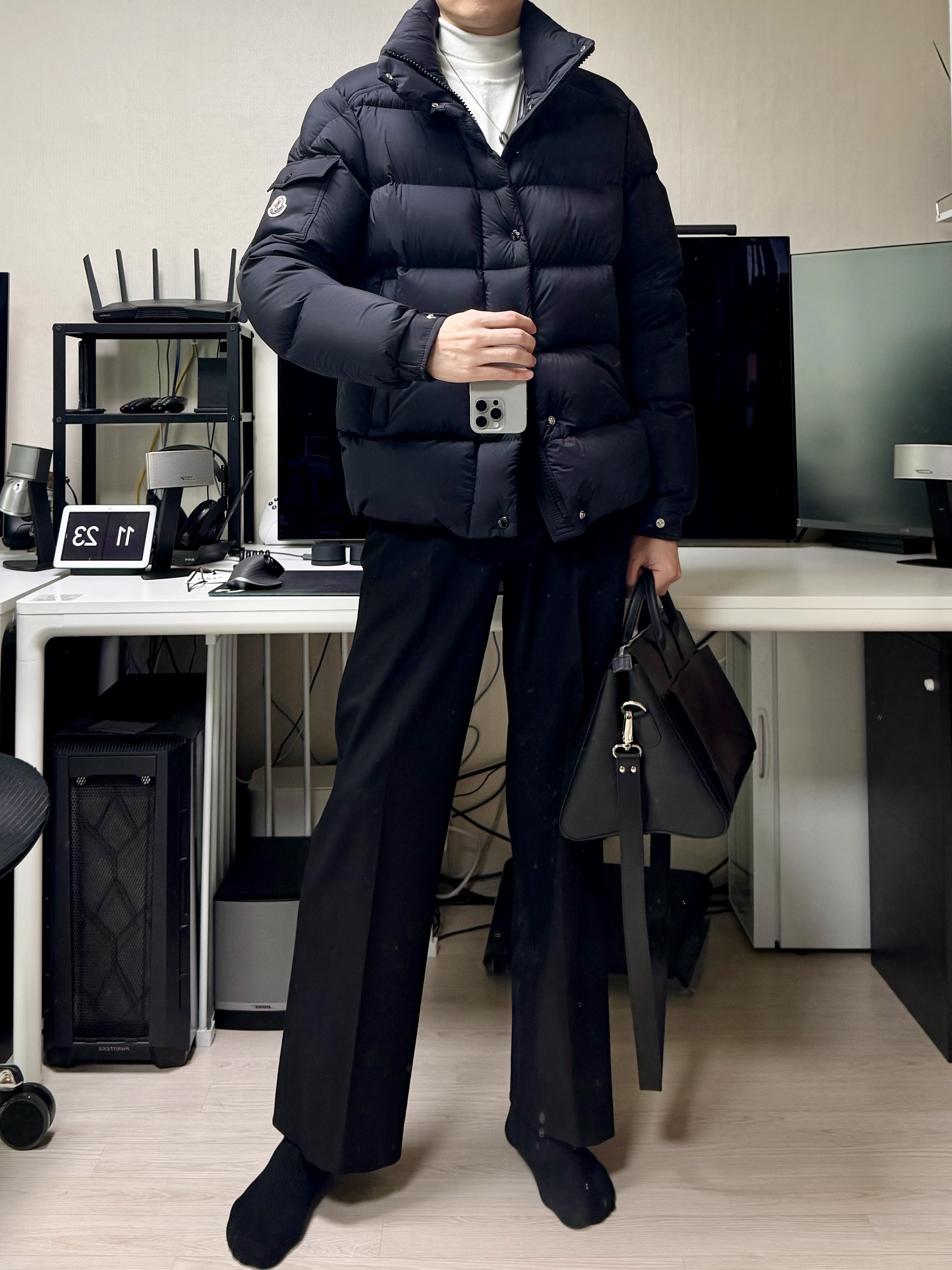 Moncler Vezere Short Down Jacket Black - 23FW 착용 스타일 - 1