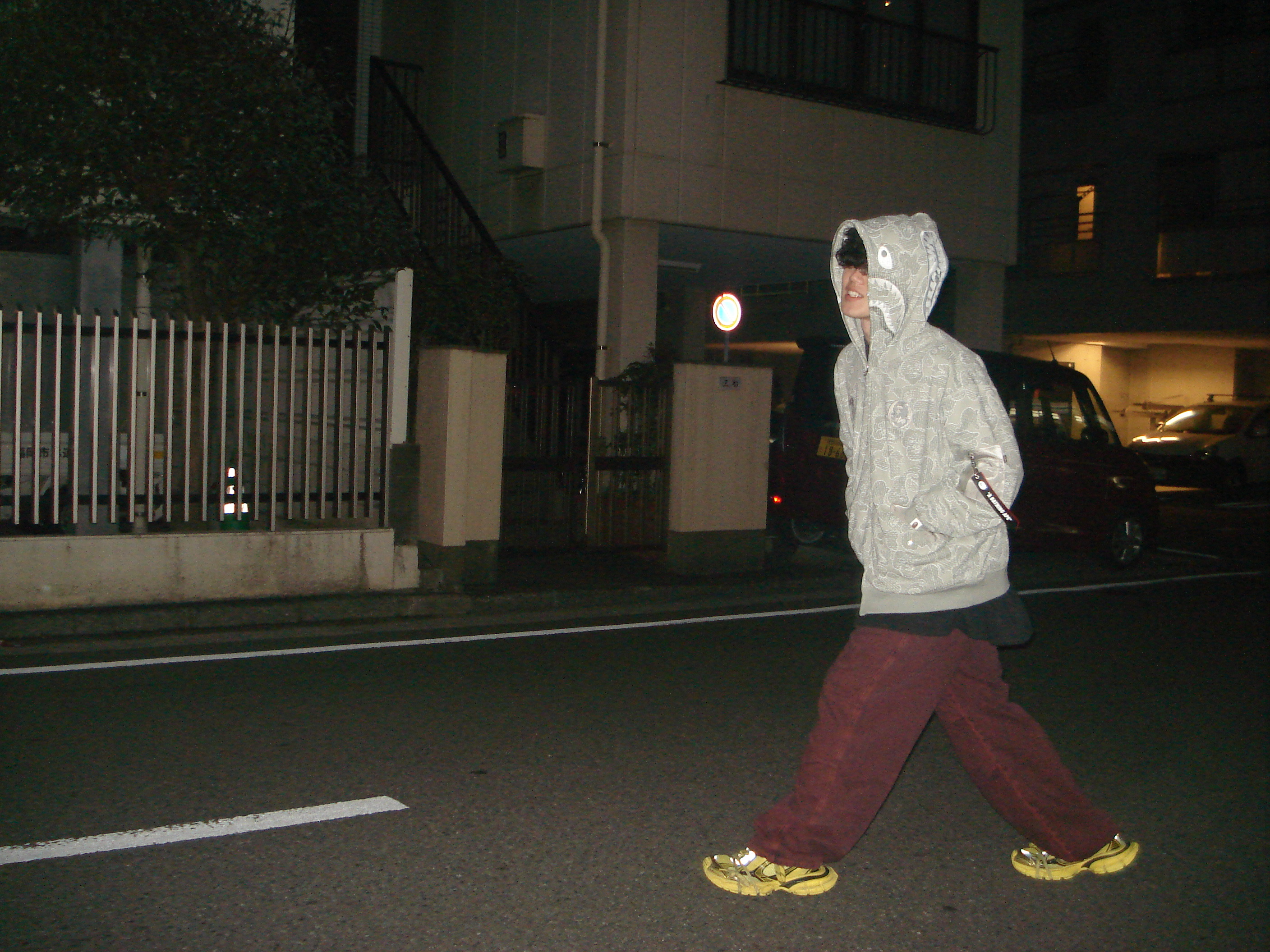 BAPE x Alpha Industries Shark Full Zip Hoodie Olive Drab, Balenciaga 3XL Sneakers Yellow Black 착용 스타일 - 2