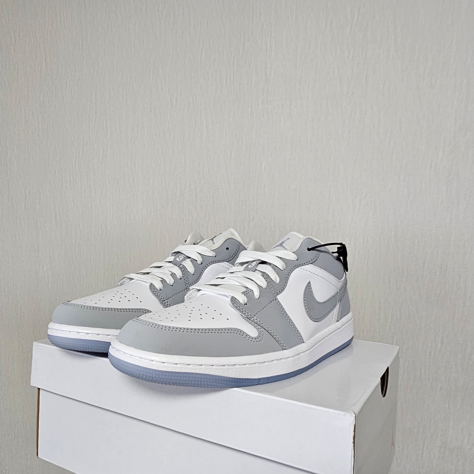 (W) Jordan 1 Low White Wolf Grey 착용 스타일