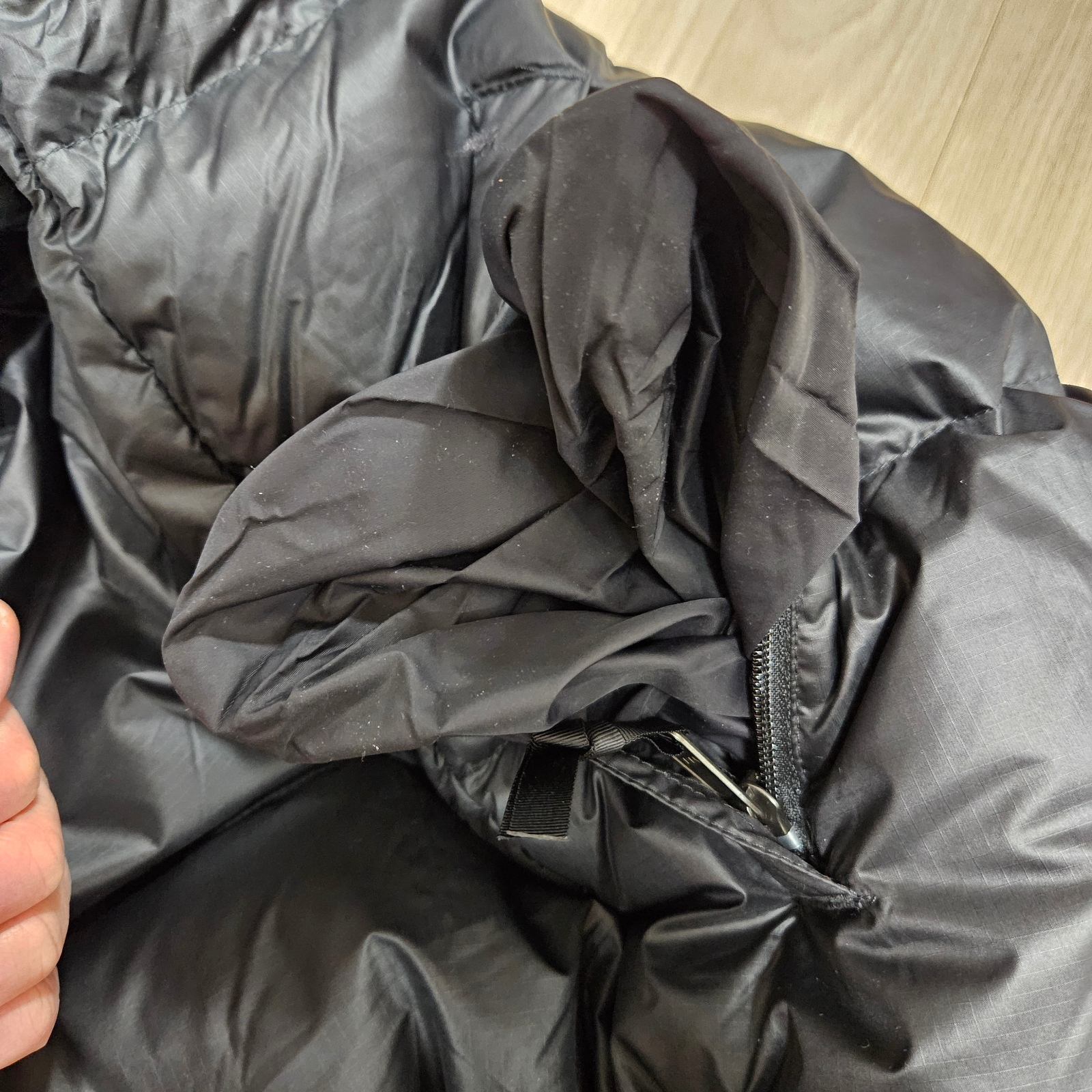 The North Face 1996 Retro Nuptse Down Jacket TNF Black 착용 스타일 - 2