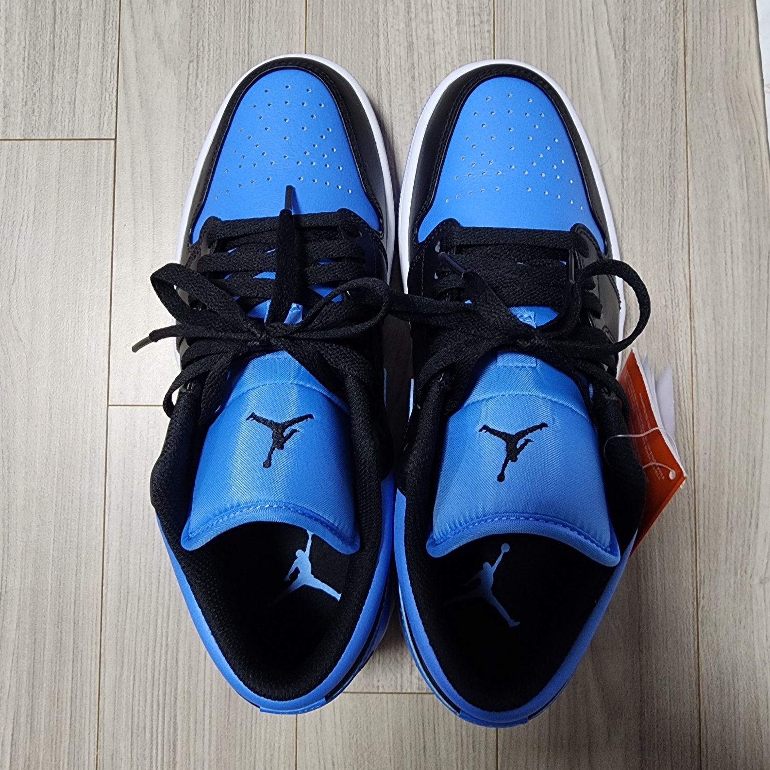 Jordan 1 Low Black University Blue 착용 스타일