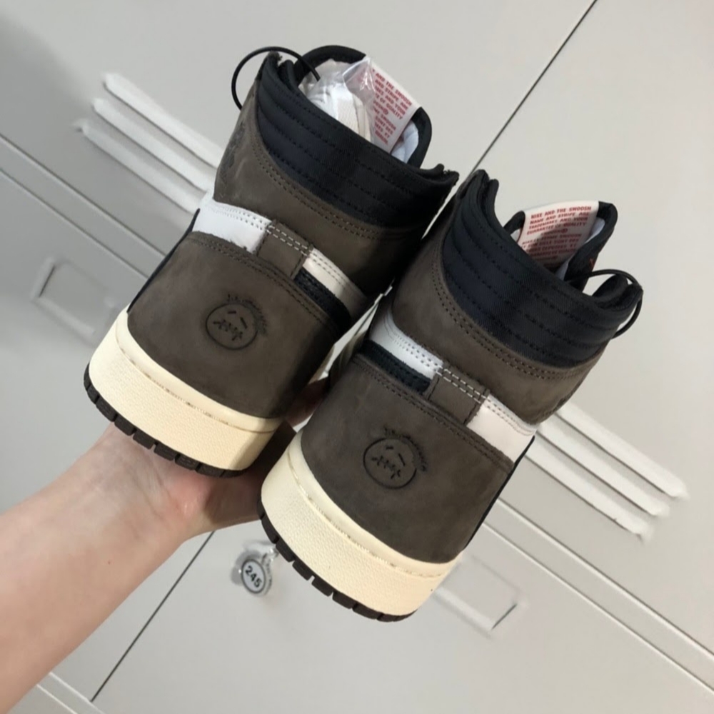 Jordan 1 x Travis Scott Retro High OG SP Mocha 착용 스타일