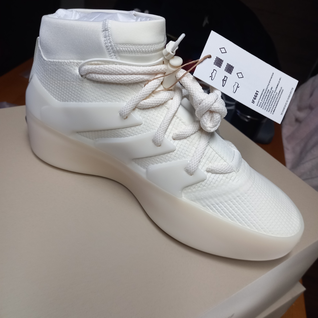 Adidas x Fear of God Athletics I Basketball Cream White 착용 스타일 - 3