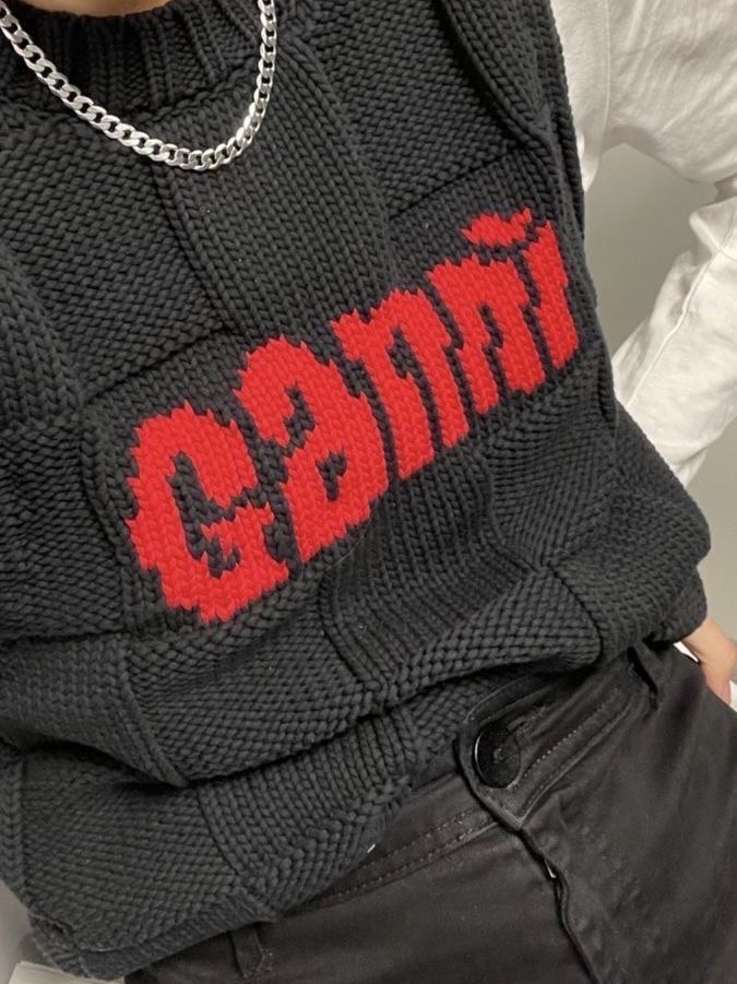 (W) Ganni Cotton Logo Vest Black 착용 스타일