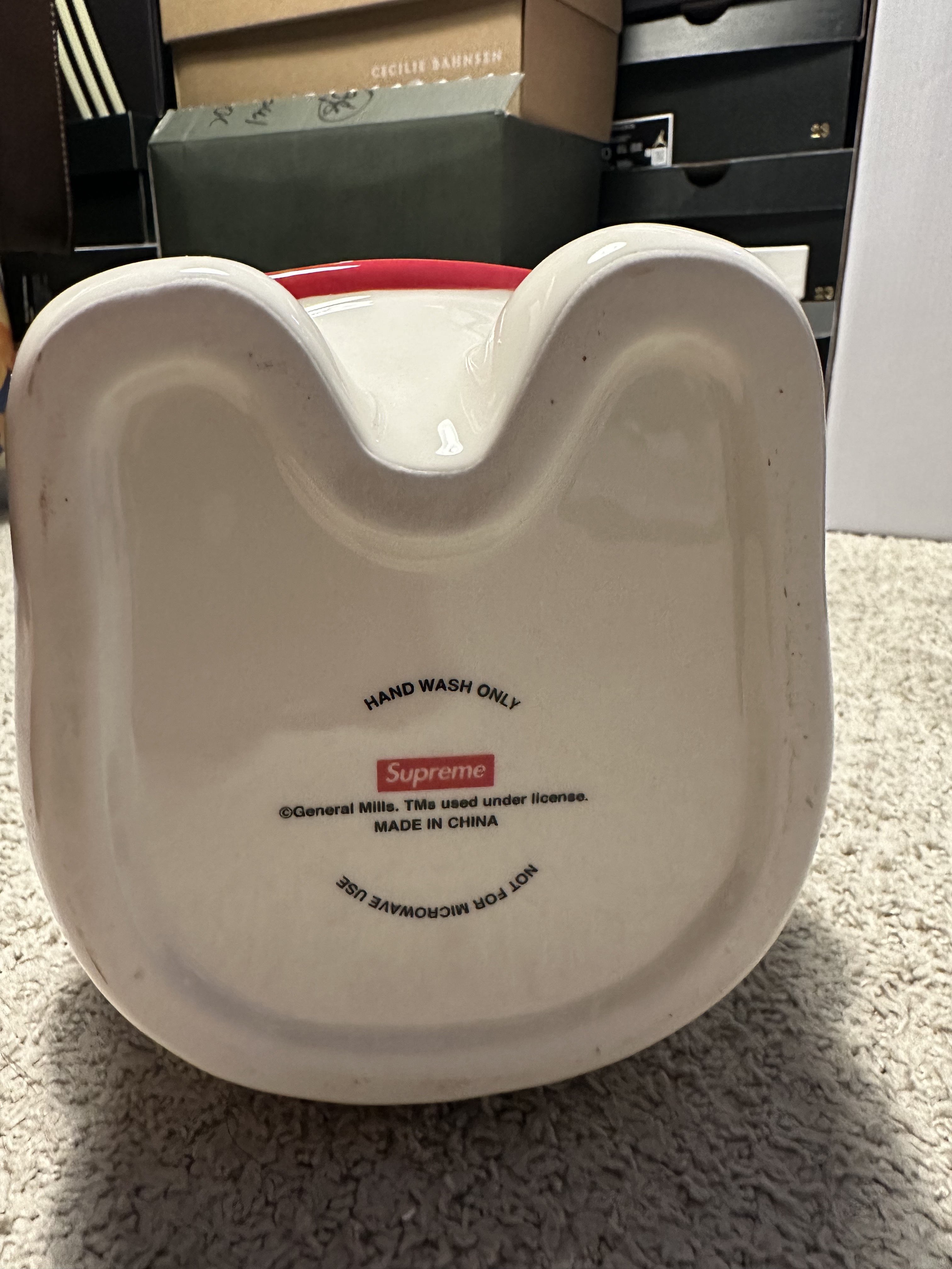 Supreme Zoni Glitter Bowl Silver - 23FW, Supreme Doughboy Cookie Jar White - 22FW 착용 스타일 - 5