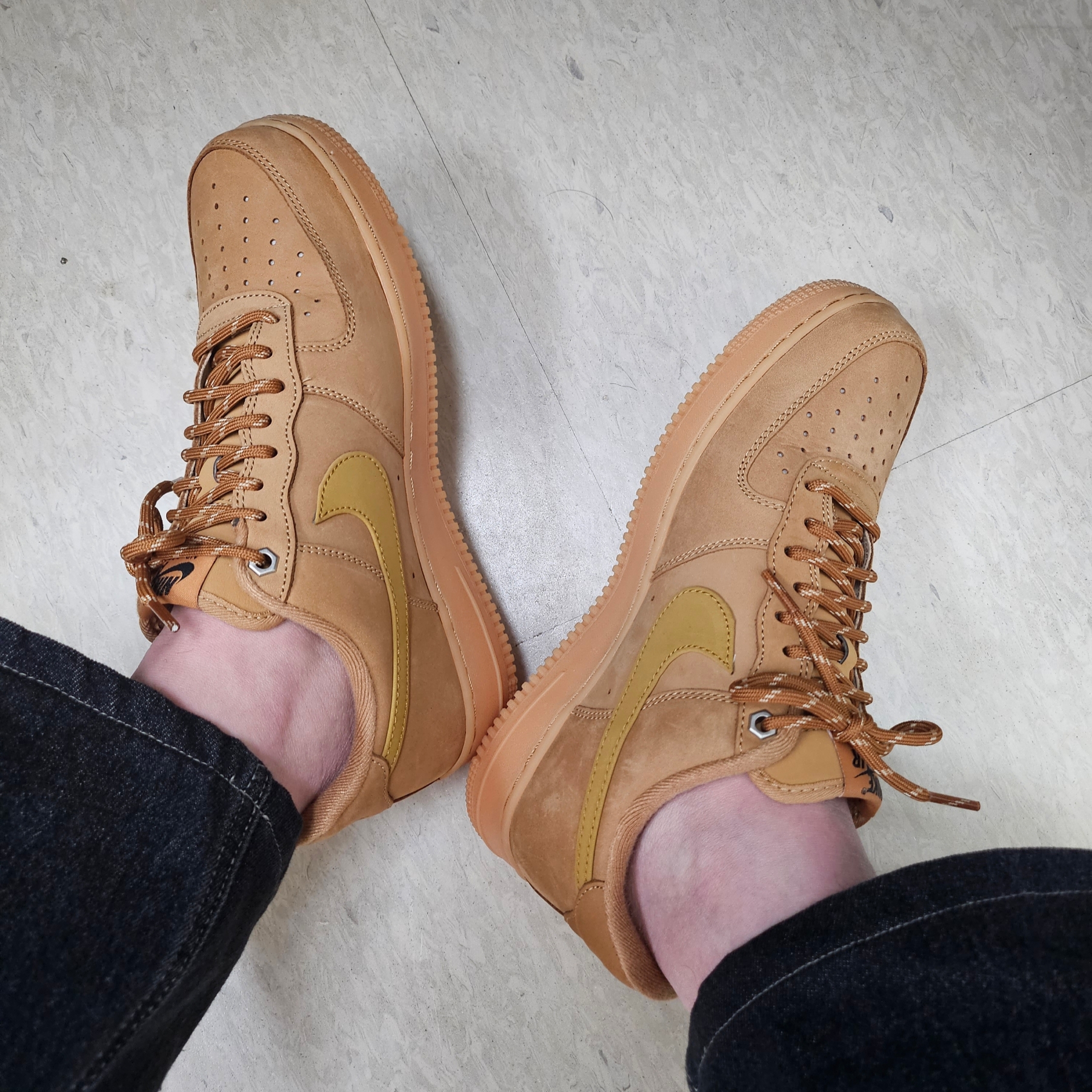 Nike Air Force 1 '07 WB Flax 착용 스타일