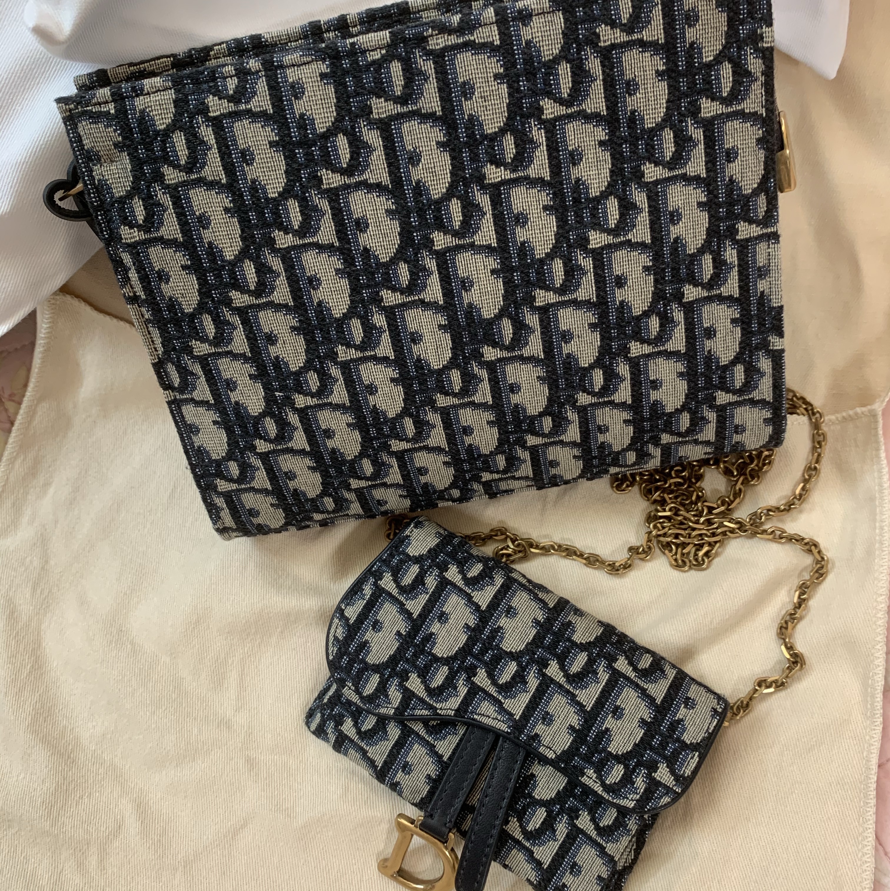 Dior A5 Pouch Beige & Black Dior Oblique Jacquard 착용 스타일 - 2