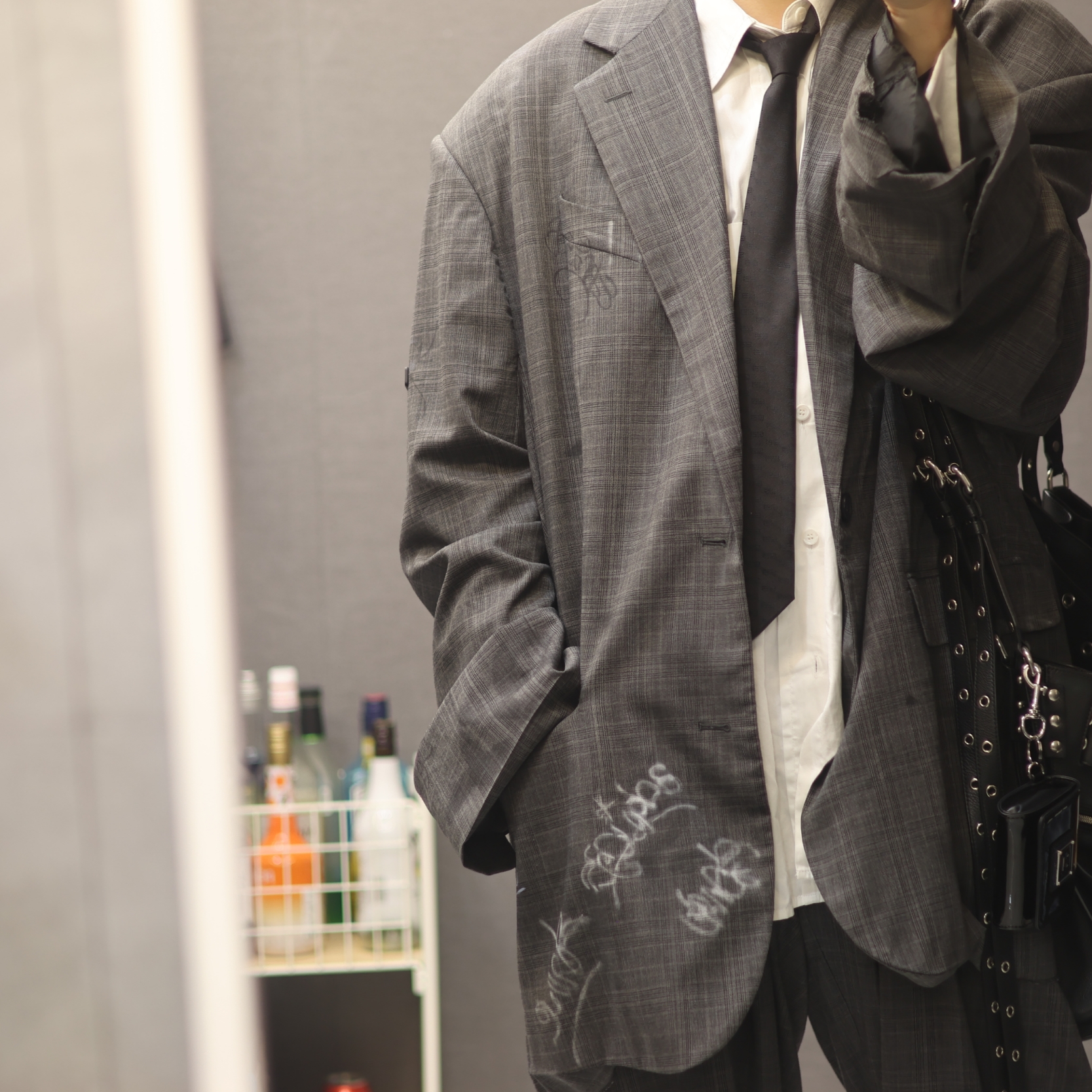 Balenciaga Graffiti Skater Tailored Jacket Grey, Balenciaga Graffiti Skater Tailored Pants Grey Silver 착용 스타일 - 3