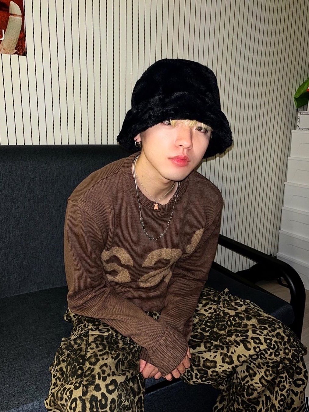 [KREAM 단독] Safarispot Women Basic Safari Knit Brown, [KREAM 단독] Safarispot Basic Safari Knit Brown 착용 스타일