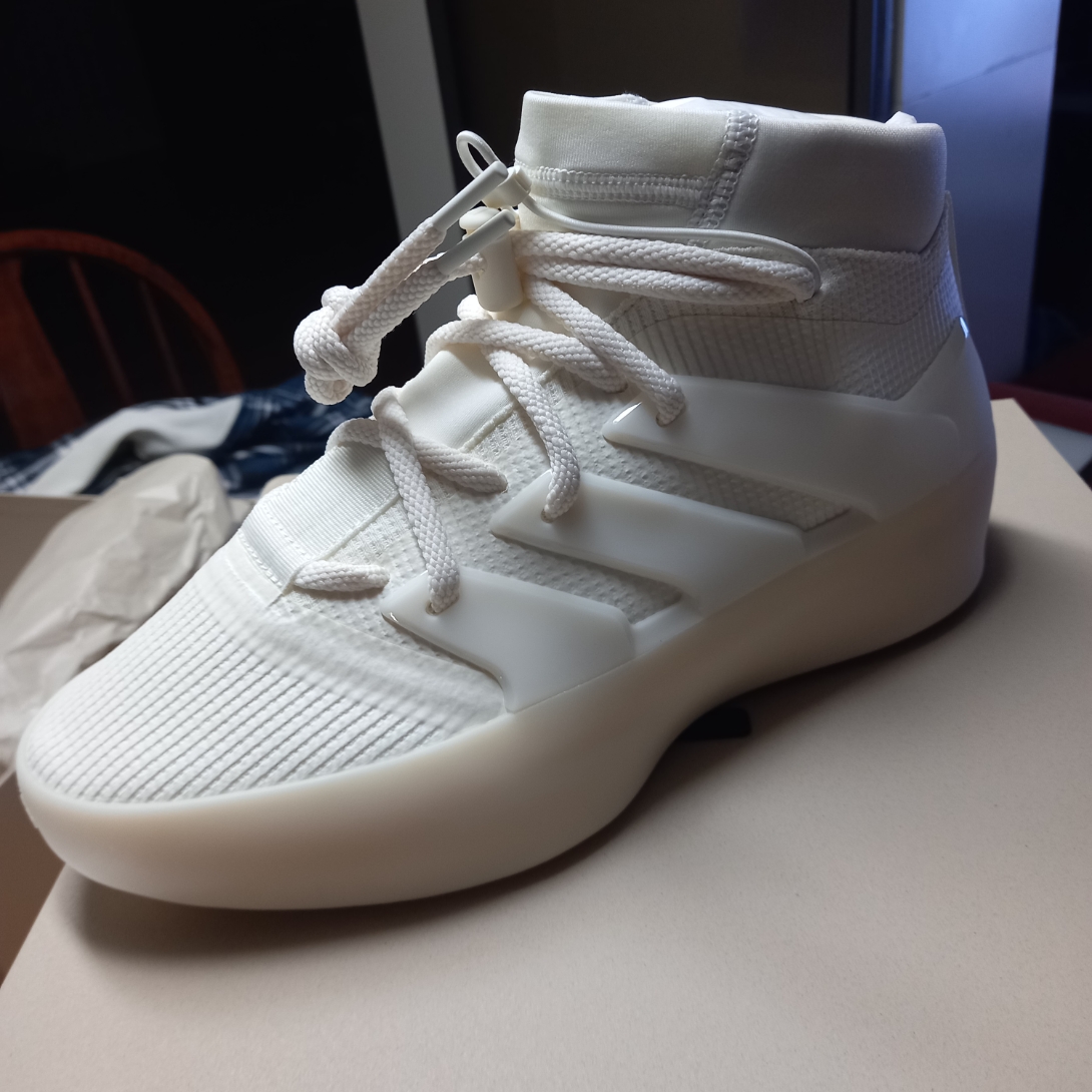 Adidas x Fear of God Athletics I Basketball Cream White 착용 스타일 - 1