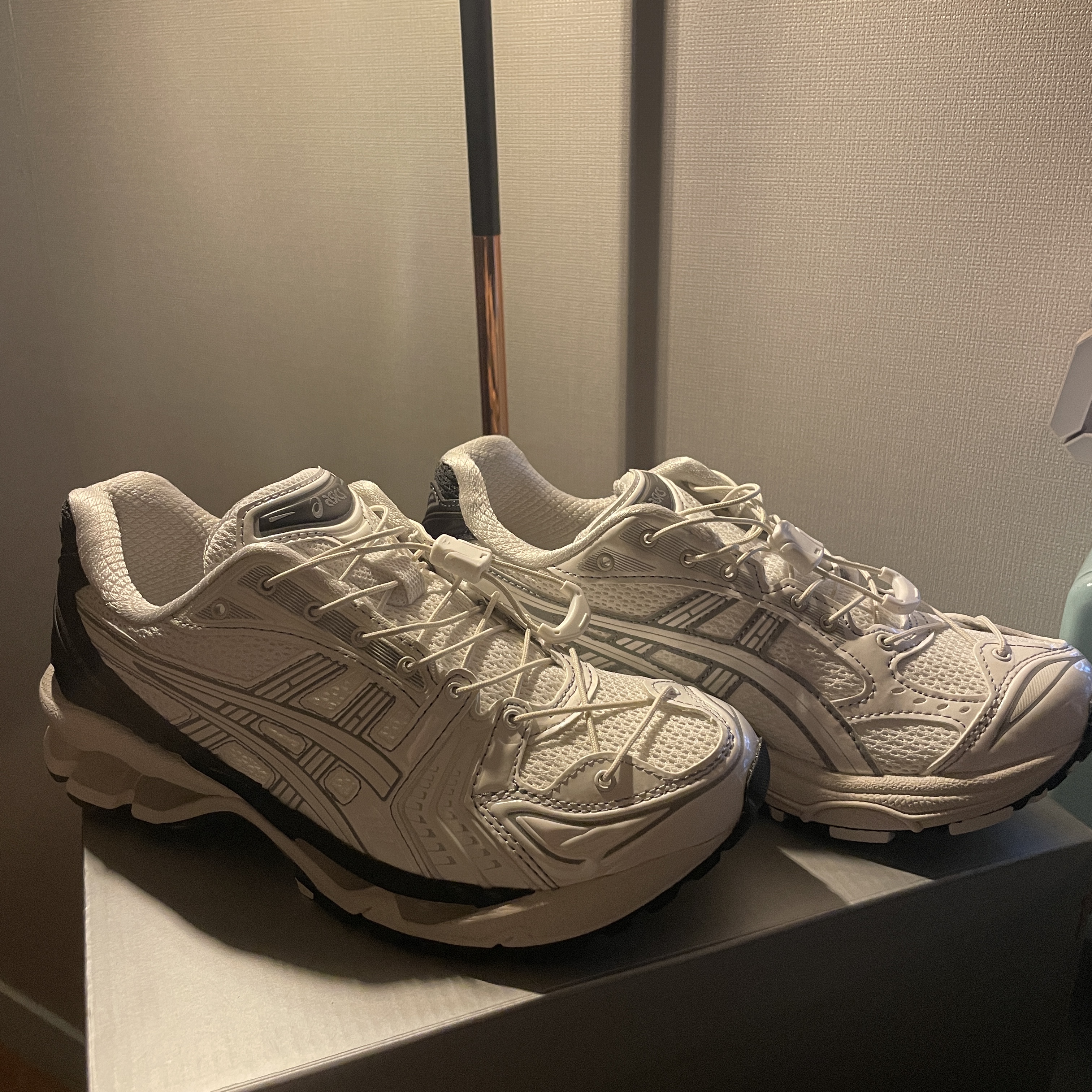 Asics x Unaffected Gel-Kayano 14 Galaxy White 착용 스타일