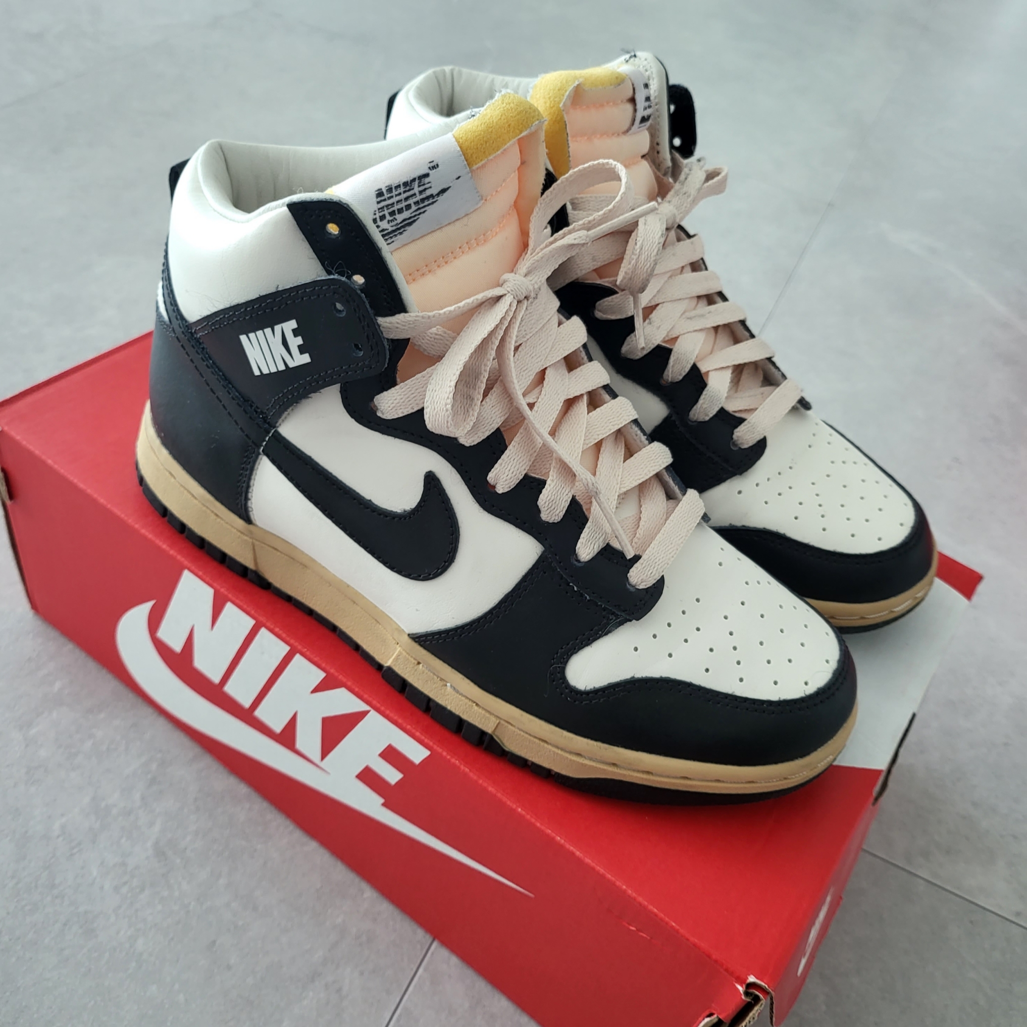 (W) Nike Dunk High SE Sail Black 착용 스타일