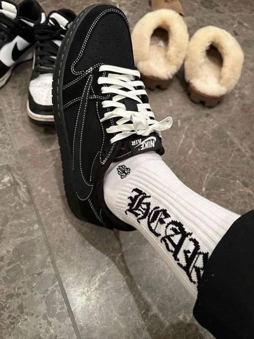 Jordan 1 x Travis Scott Retro Low OG SP Black Phantom 착용 스타일