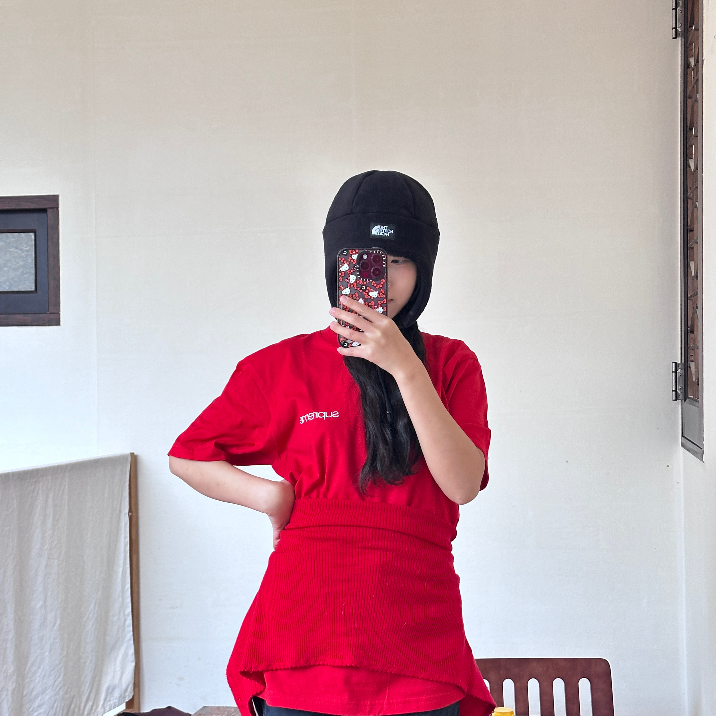Supreme NYC T-Shirt Red - 23FW, The North Face Fleece Earmuff Beanie Black 착용 스타일 - 3