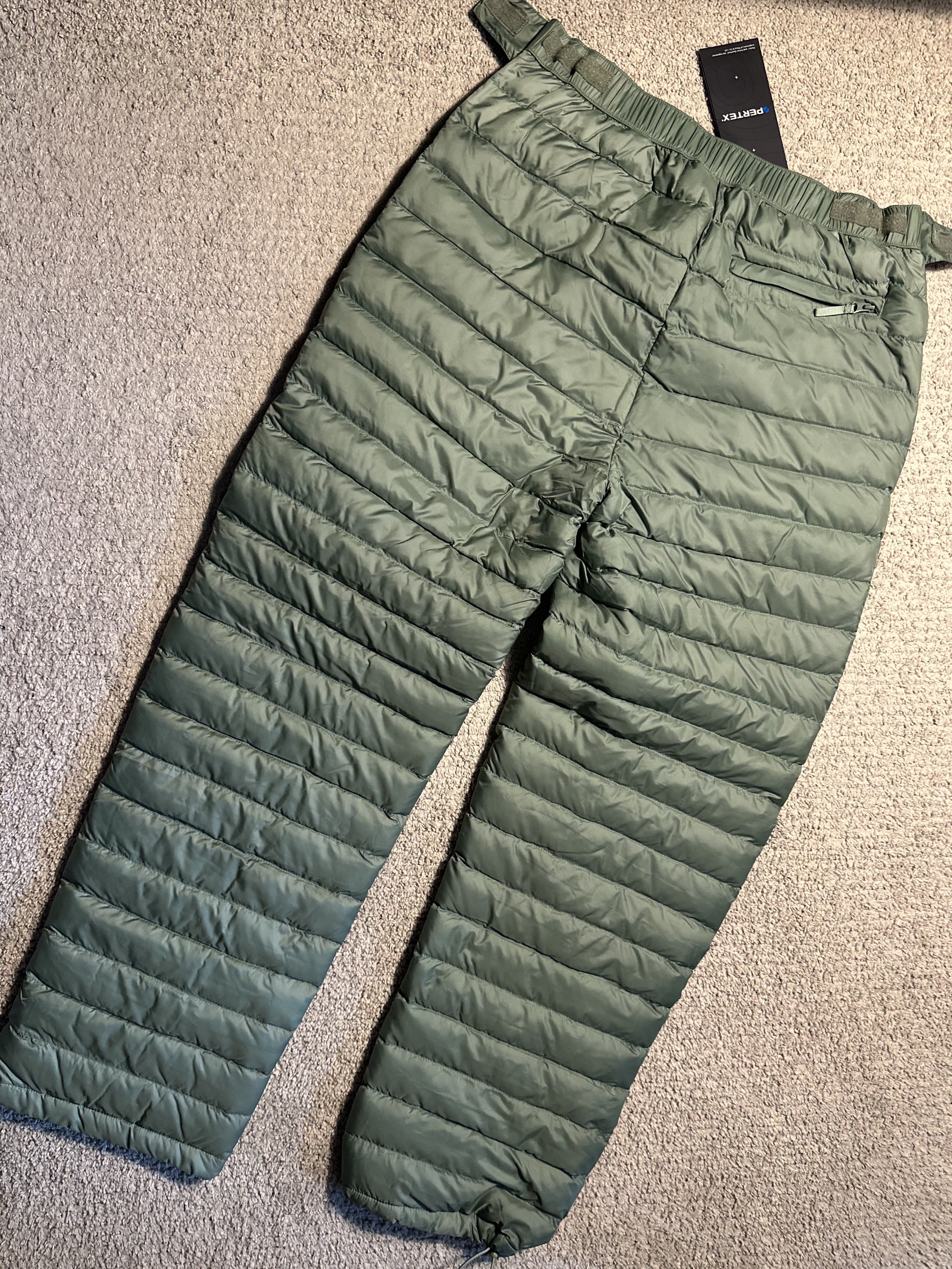 Supreme Micro Down Pant Olive - 23FW, Supreme Micro Down Half Zip Hooded Pullover Black - 23FW 착용 스타일 - 7