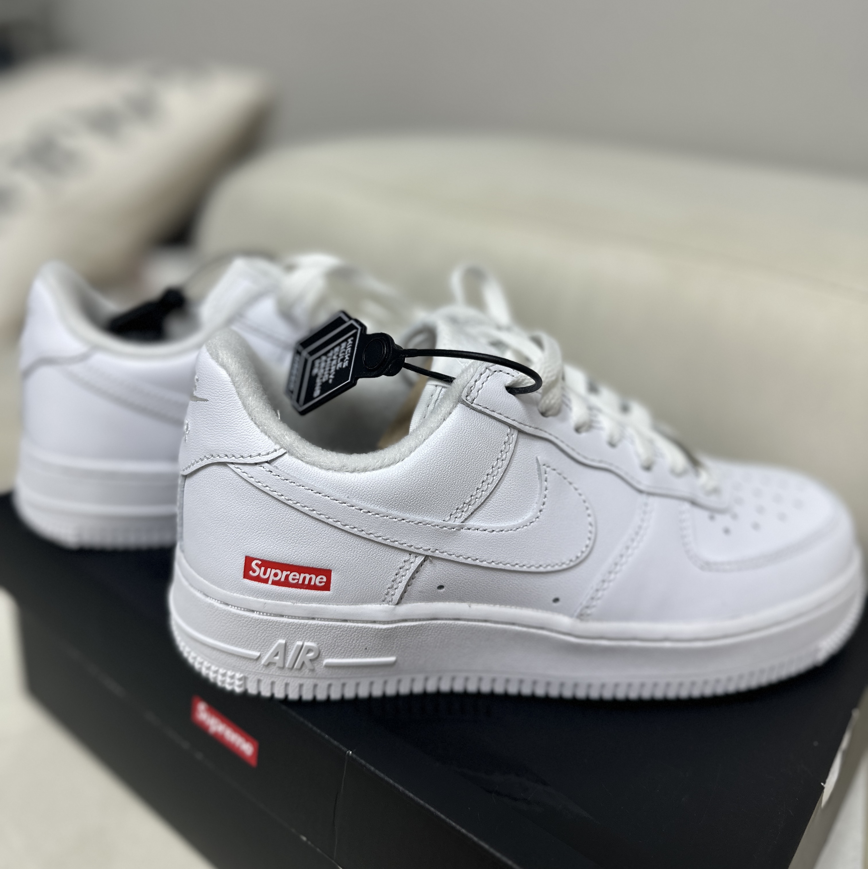 Nike x Supreme Air Force 1 Low White 착용 스타일