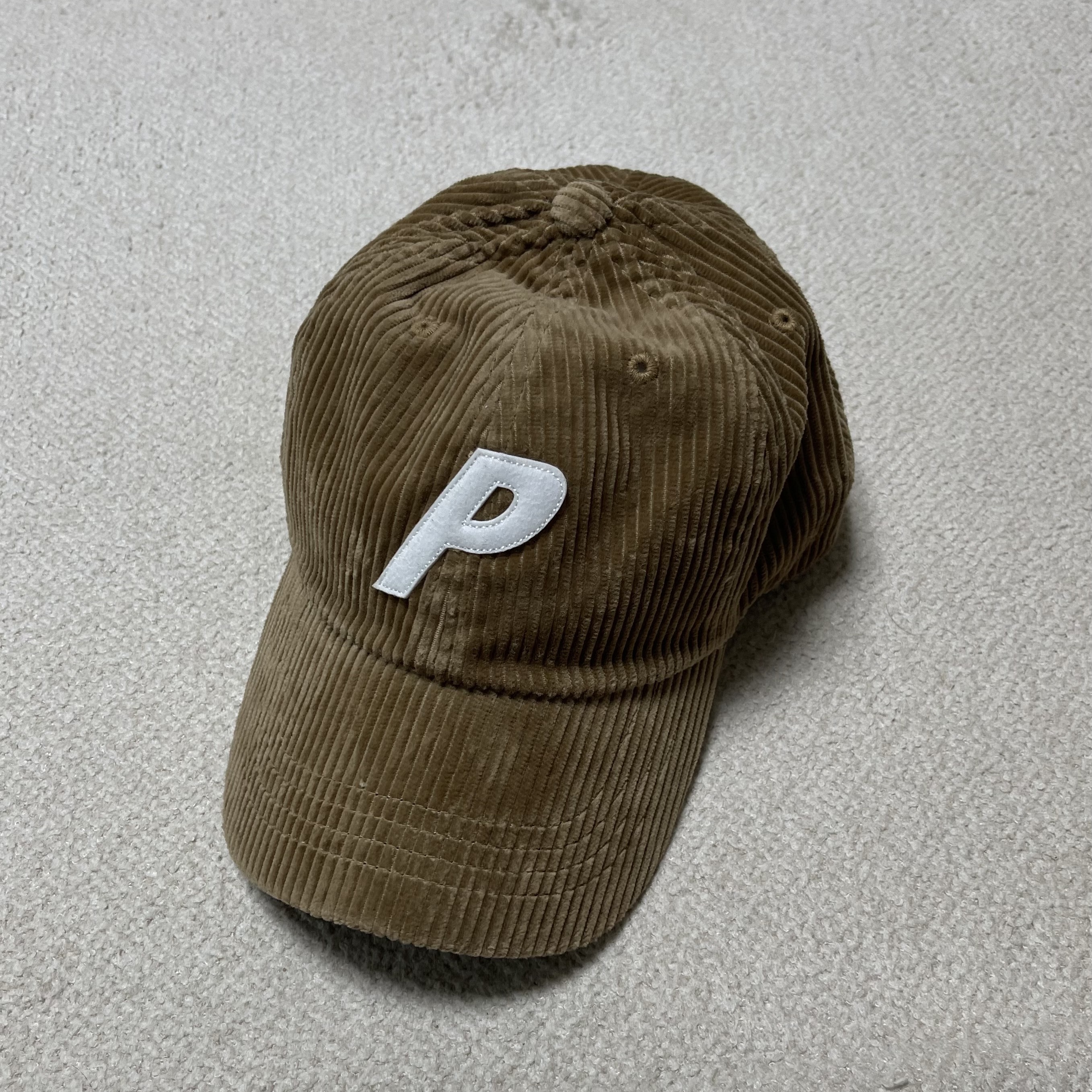 Palace Corduroy P 6-Panel Tan - 23FW 착용 스타일 - 1