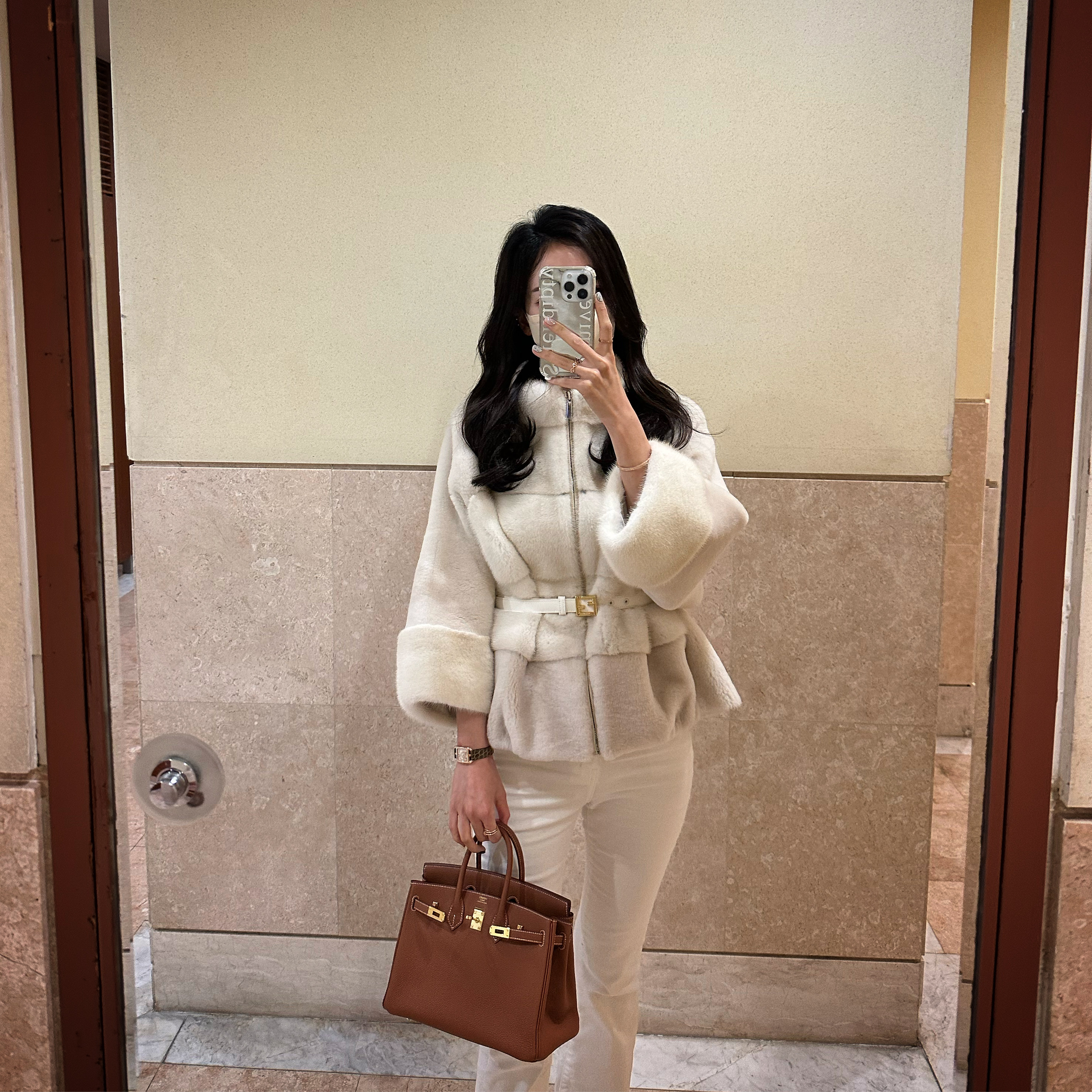 Hermes Birkin 25 Bag Togo & Gold 착용 스타일 - 3