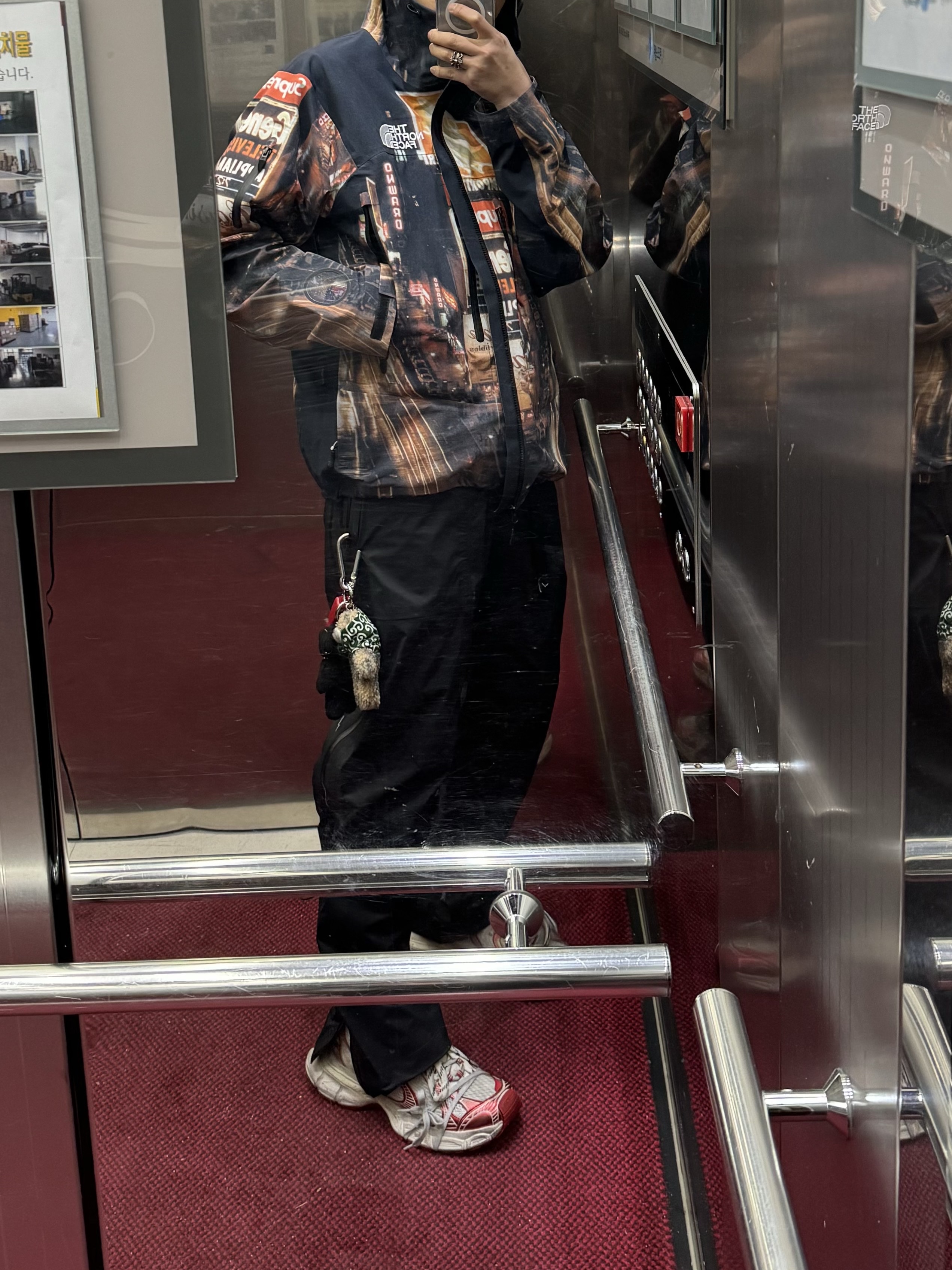 Supreme x The North Face Taped Seam Shell Jacket Times Square - 22FW, Balenciaga 3XL Sneakers White Red 착용 스타일