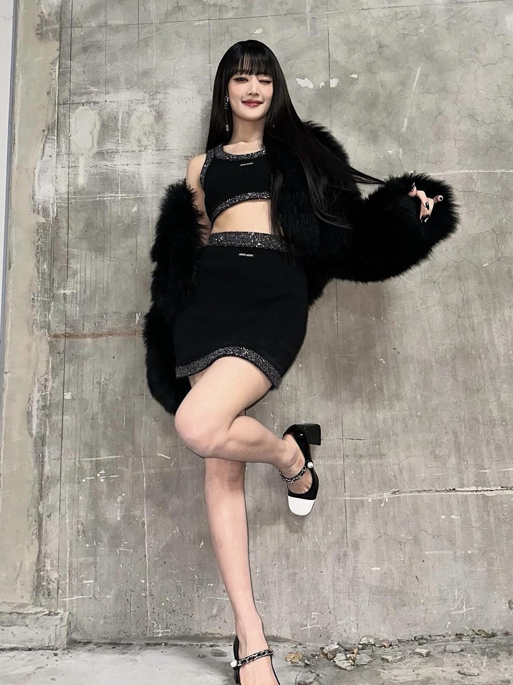 (W) Miu Miu Cashmere Miniskirt Black, (W) Miu Miu Cashmere Top Black 착용 스타일 - 2