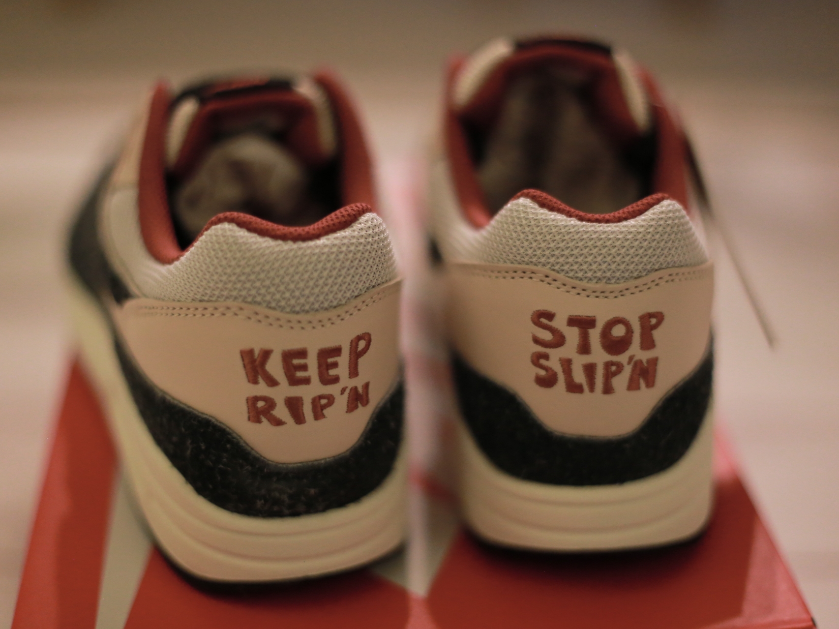 Nike Air Max 1 PRM Vast Grey and Pearl White 착용 스타일 - 4