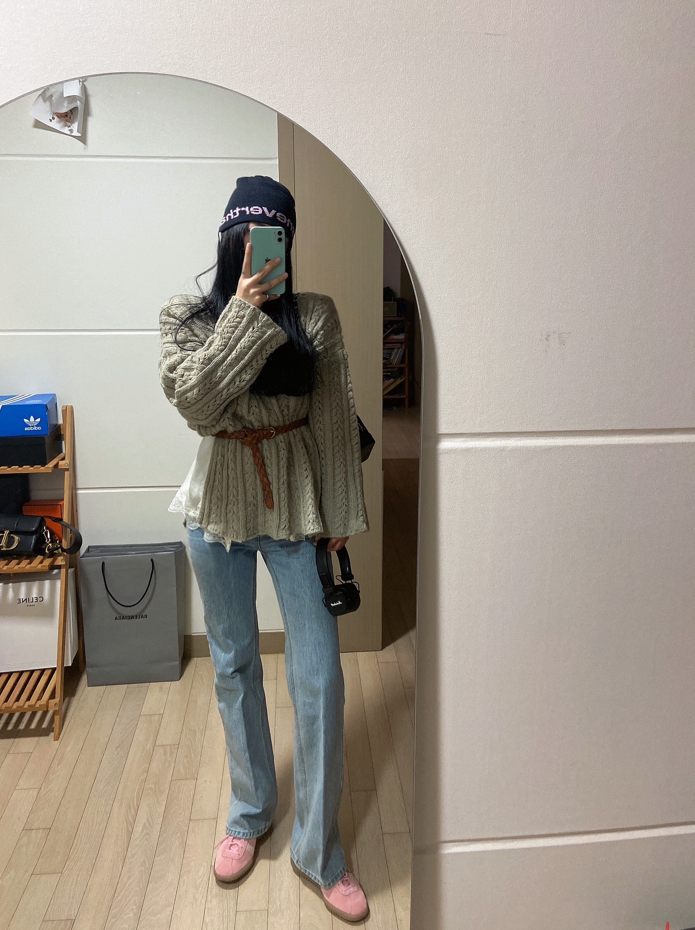 Marshall Major IV Black (Korean Ver.), Cardinal Red Hawoo-A Bag Black 착용 스타일 - 1