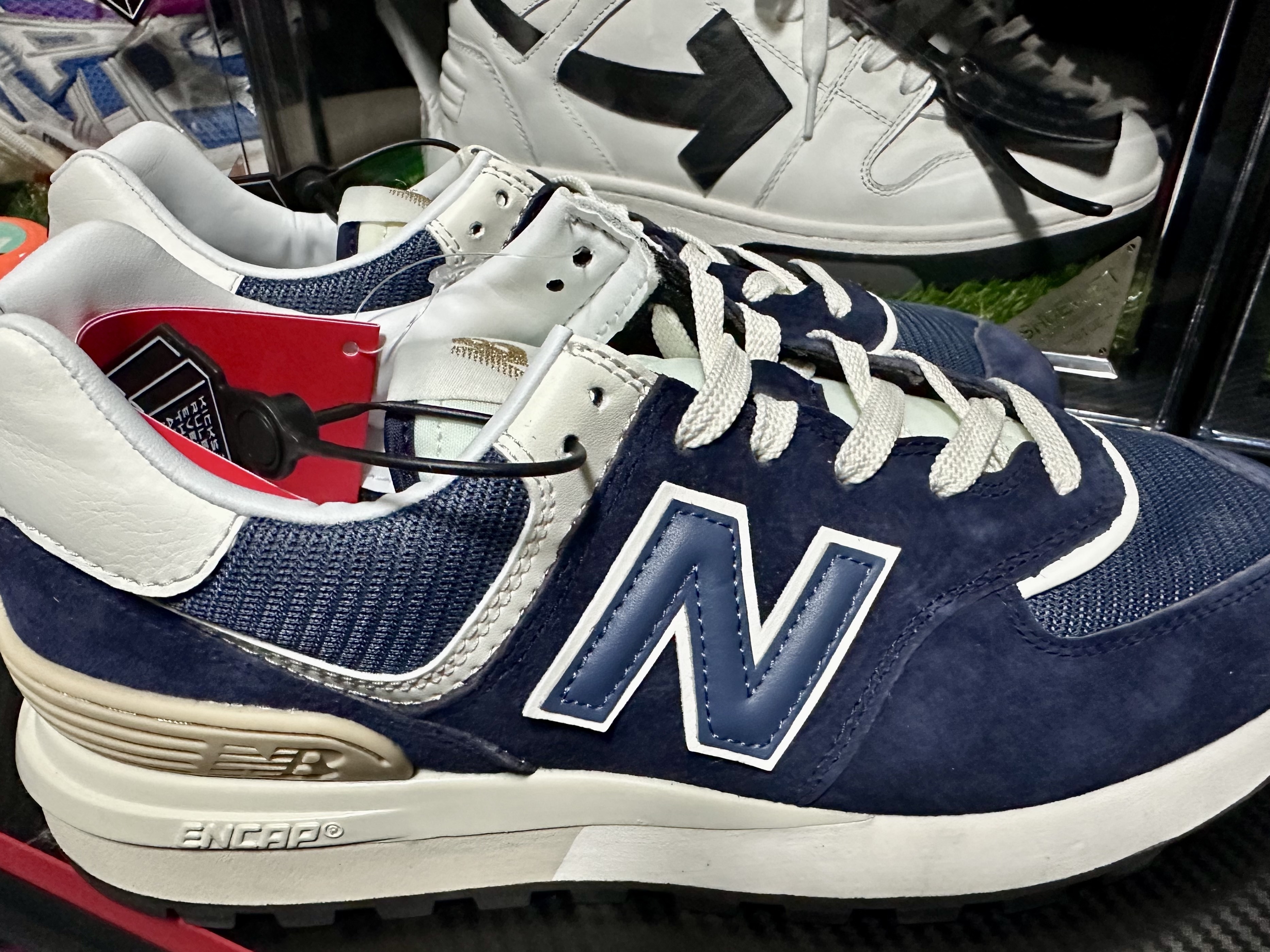 New Balance 574 Legacy Navy 착용 스타일 - 1