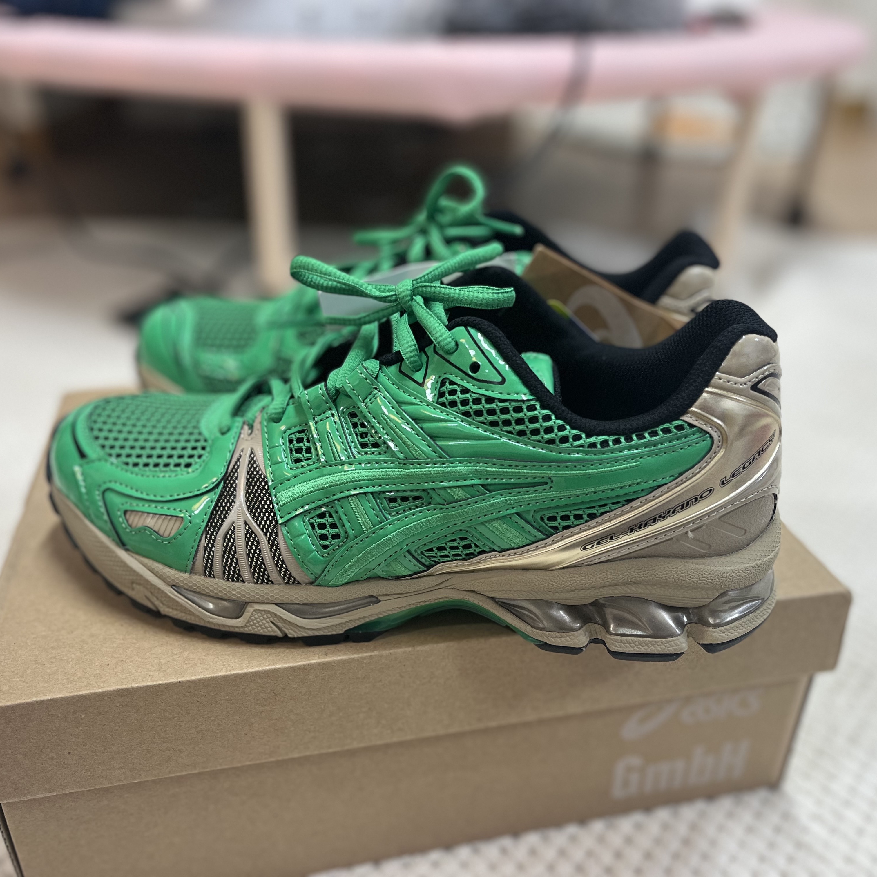 Asics x GmbH Gel-Kayano Legacy Coriander Green Gold 착용 스타일 - 1