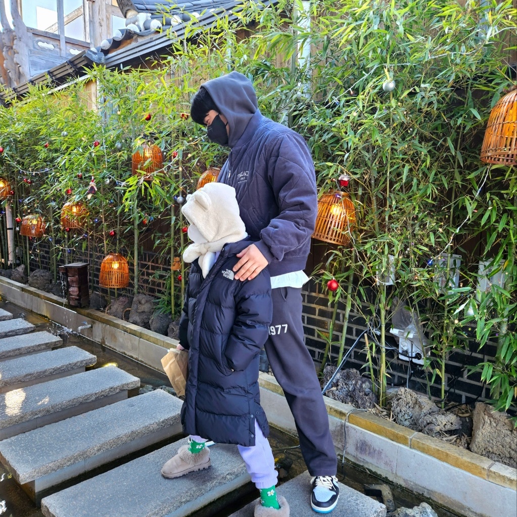 Essentials 1977 Hoodie Iron - 22SS, Essentials 1977 Relaxed Sweatpants Iron - 22SS 착용 스타일