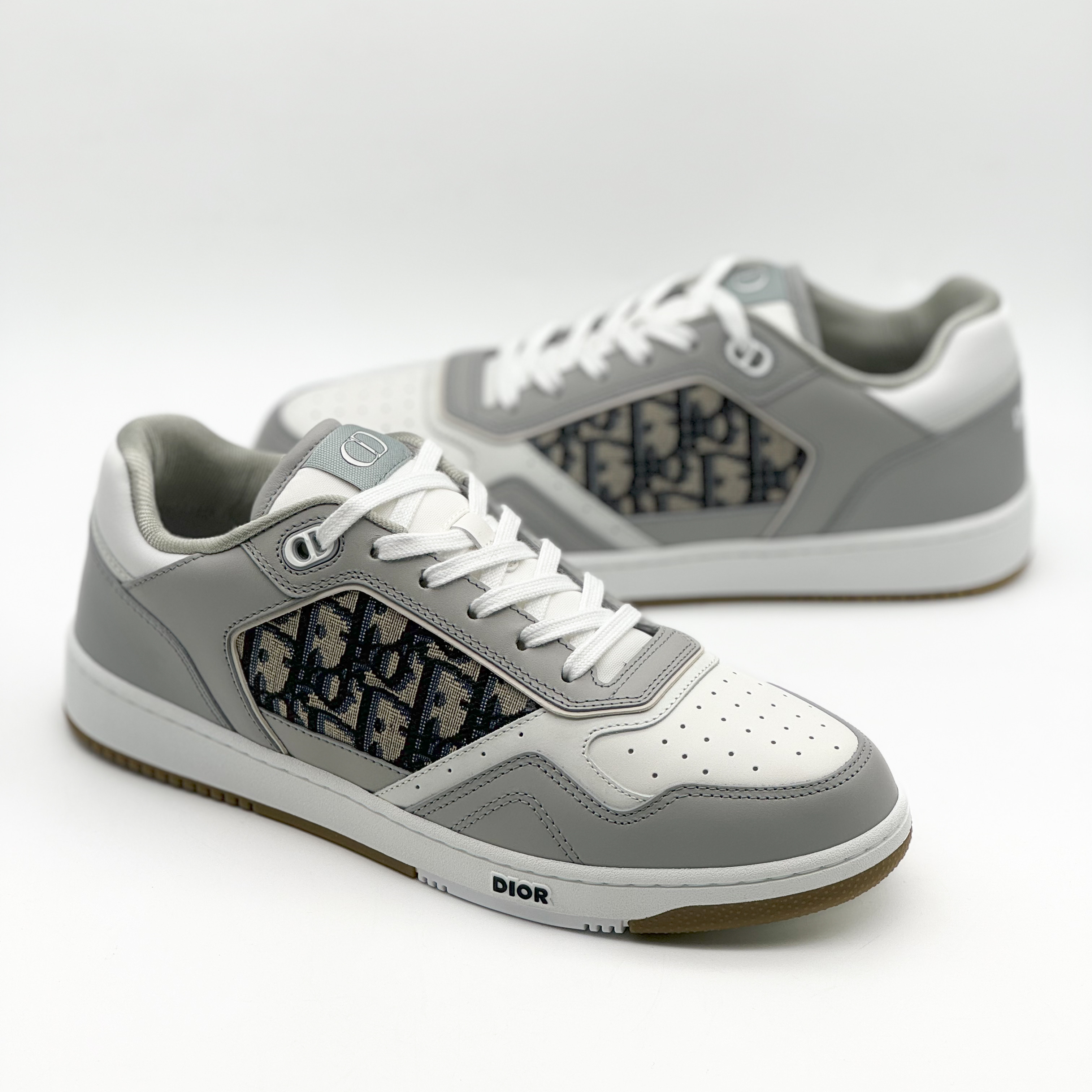 Dior B27 Low-Top Sneakers Gray 착용 스타일 - 2