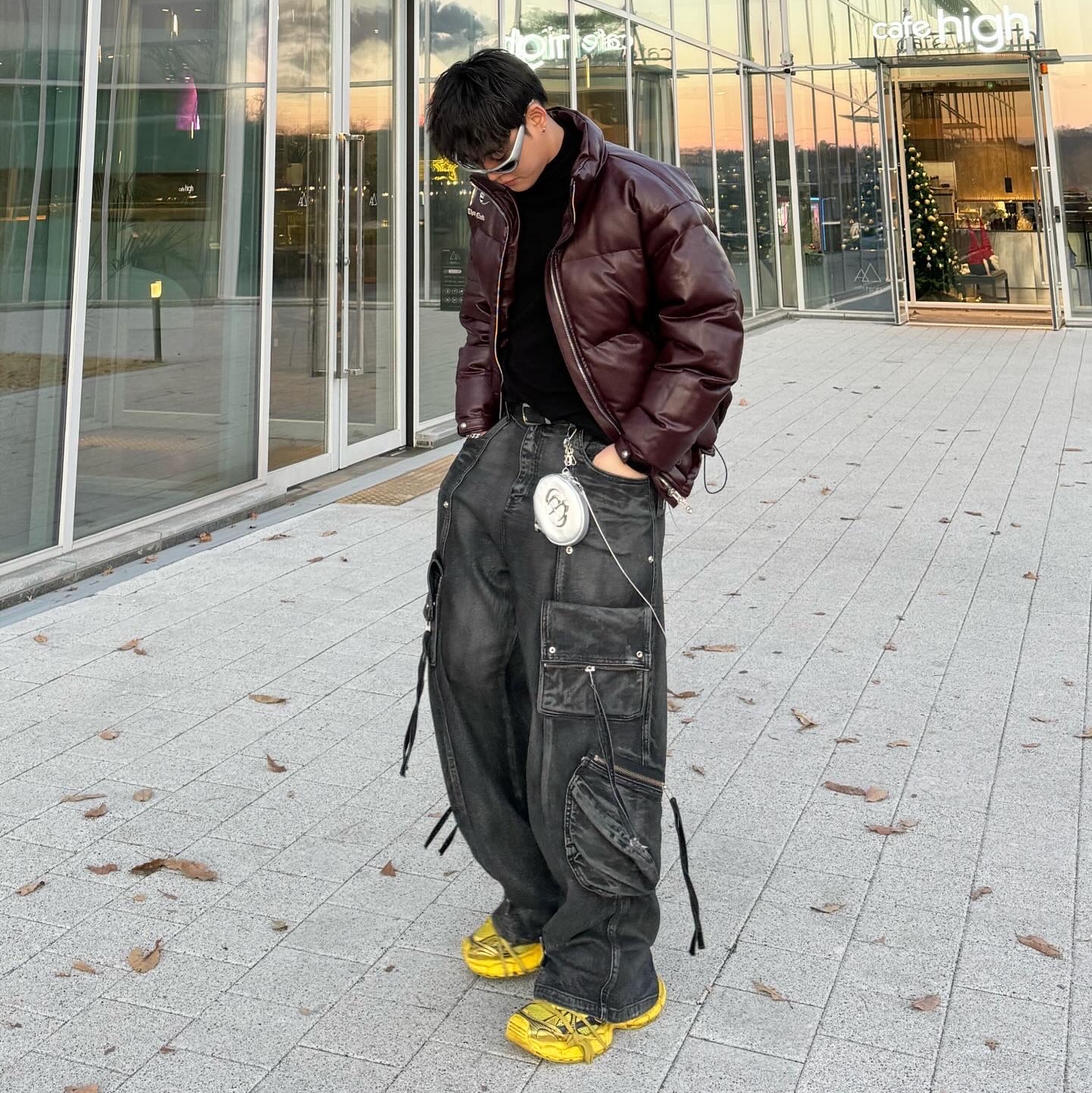 Thug Club Leather Puffer Jacket Purple, Balenciaga 3XL Sneakers Yellow Black 착용 스타일 - 4