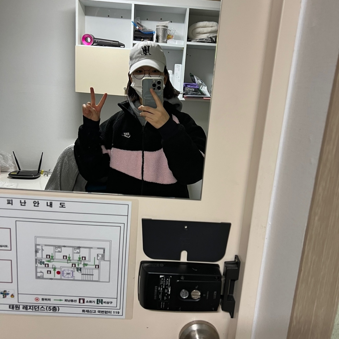 Nike Big Swoosh Full Zip Jacket Black Prism Pink 착용 스타일