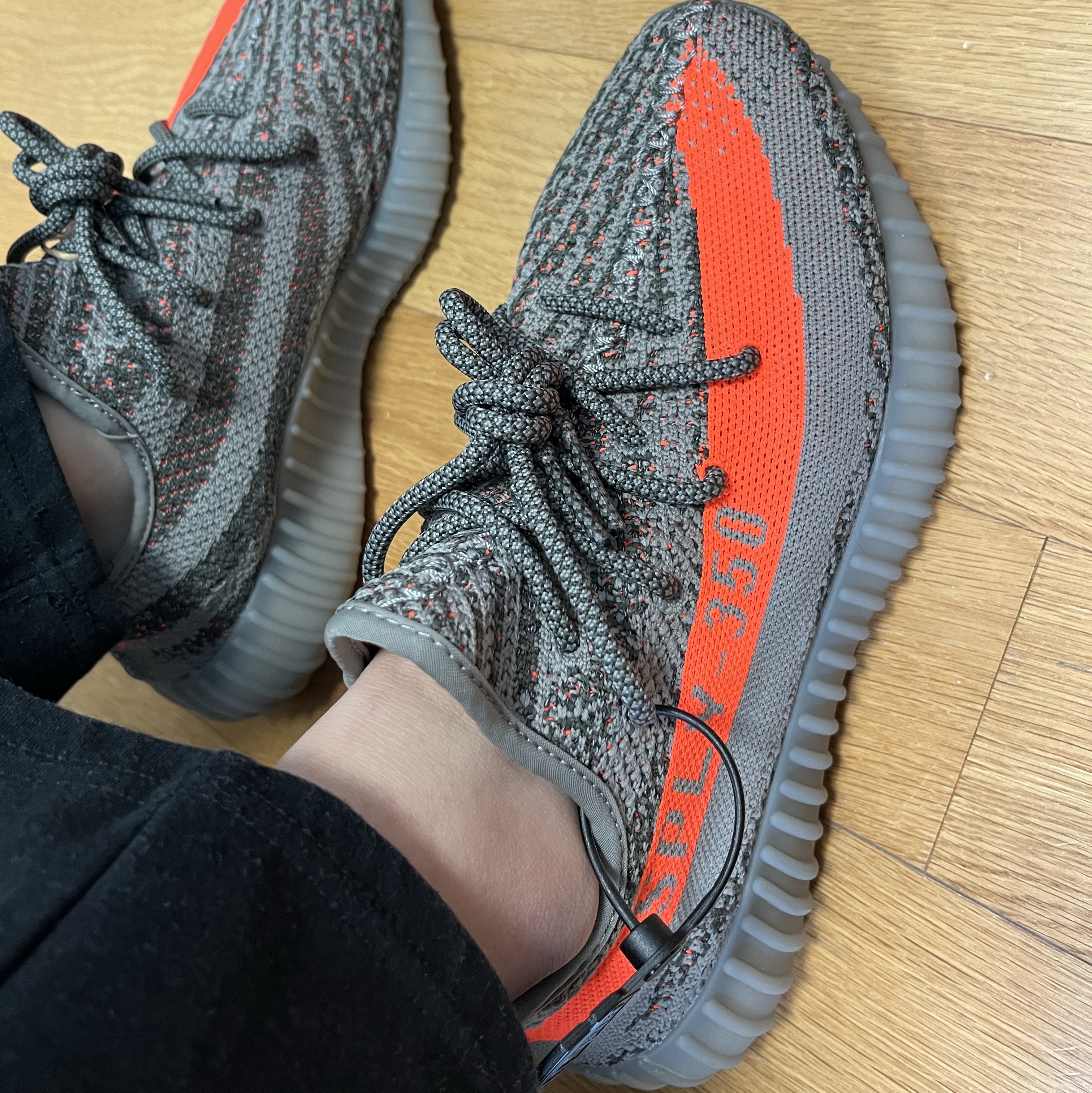 Adidas Yeezy Boost 350 V2 Beluga - Reflective 착용 스타일 - 2