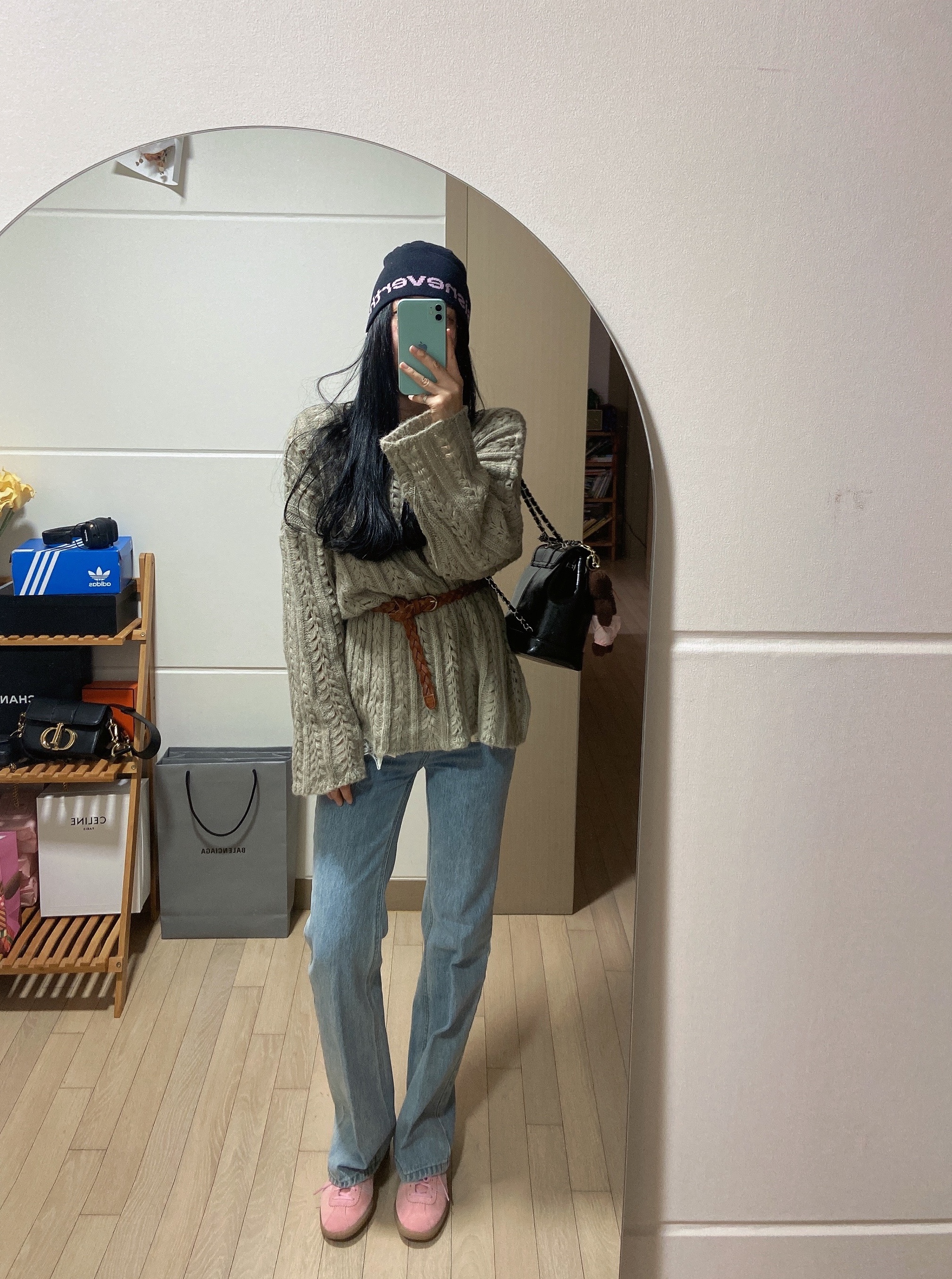 Marshall Major IV Black (Korean Ver.), Cardinal Red Hawoo-A Bag Black 착용 스타일 - 2