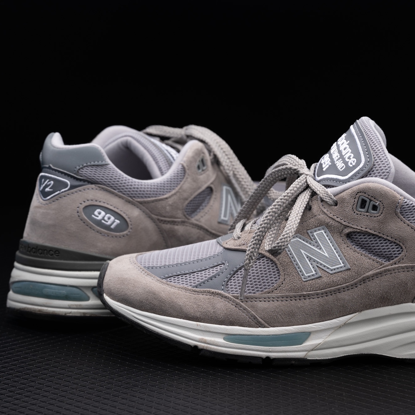 New Balance 991v2 Made in UK Rock Ridge Alloy Silver 착용 스타일 - 2