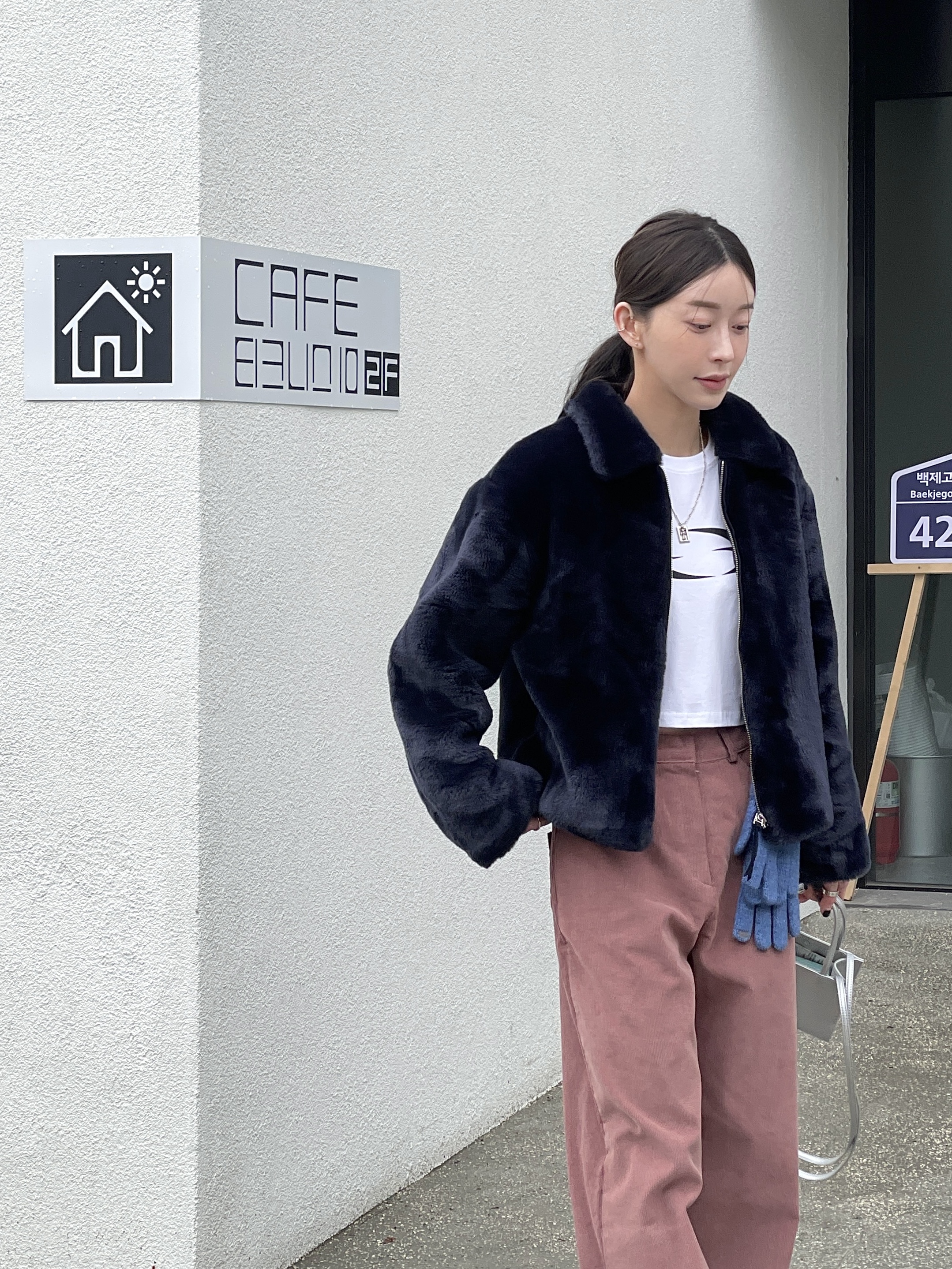 Bottega Veneta Puddle Ankle Boots Fondant, Telfar Small Shopping Bag Silver 착용 스타일 - 5