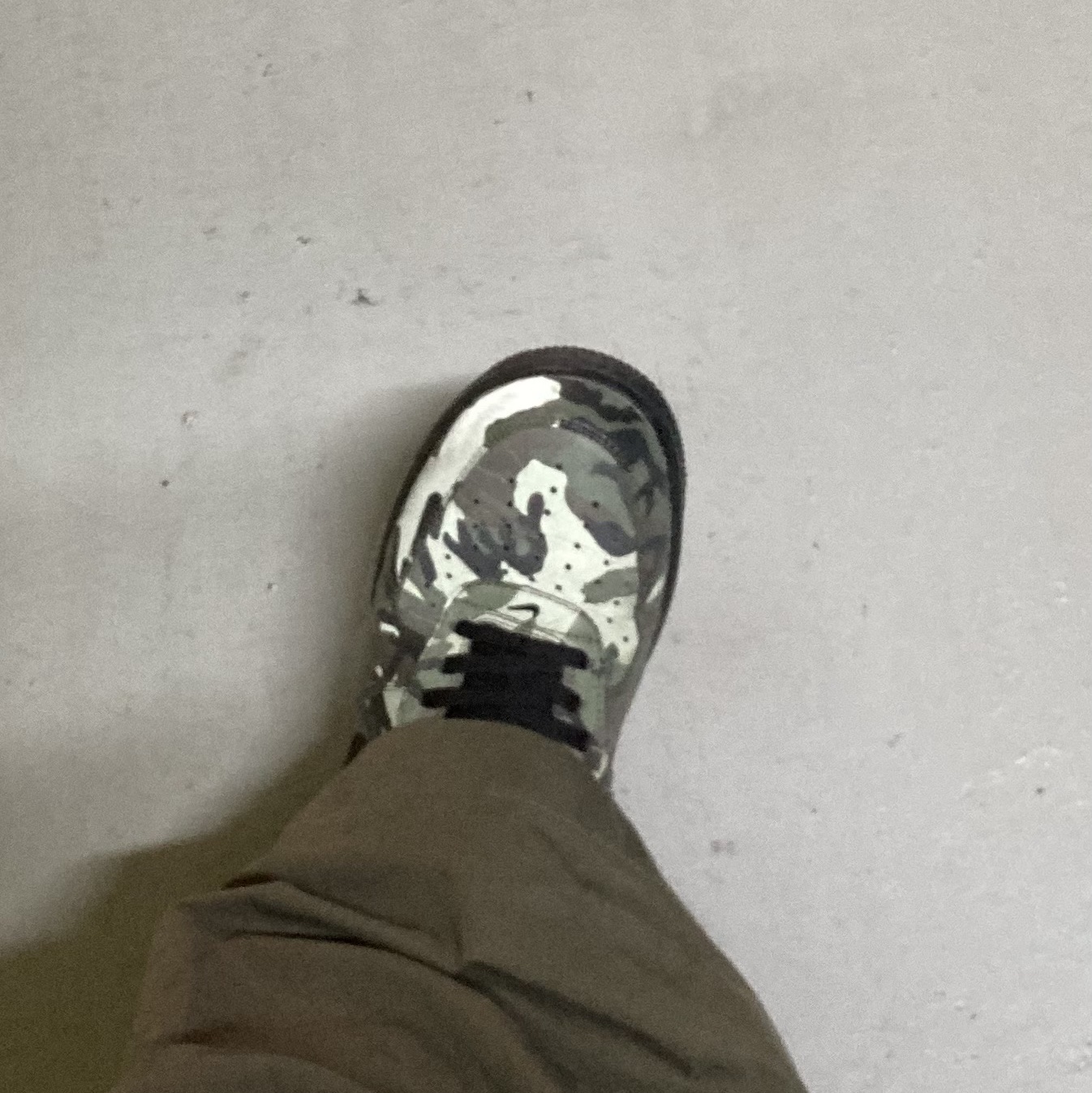 Nike Air Force 1 Low Reflective Woodland Camo 착용 스타일 - 3