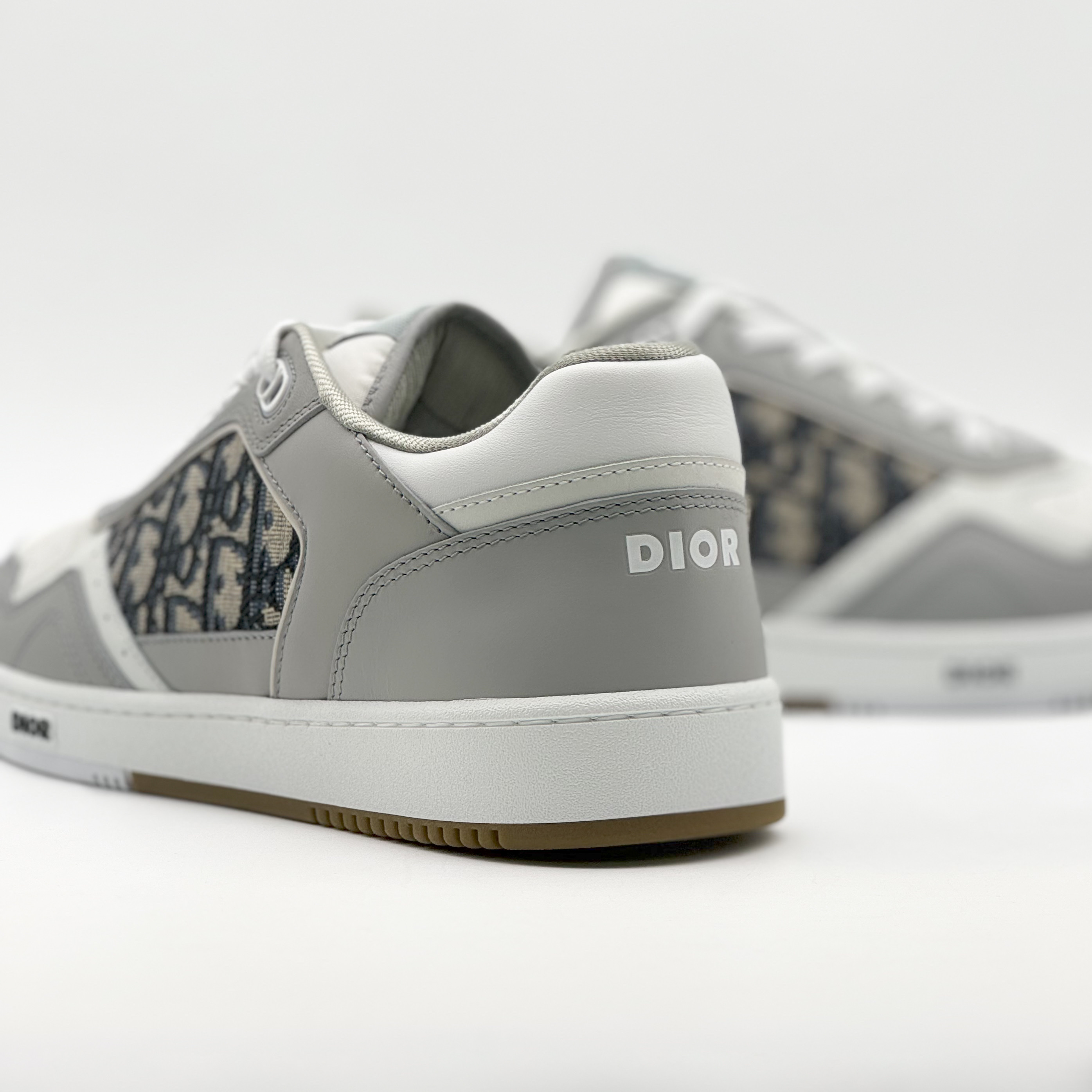 Dior B27 Low-Top Sneakers Gray 착용 스타일 - 5