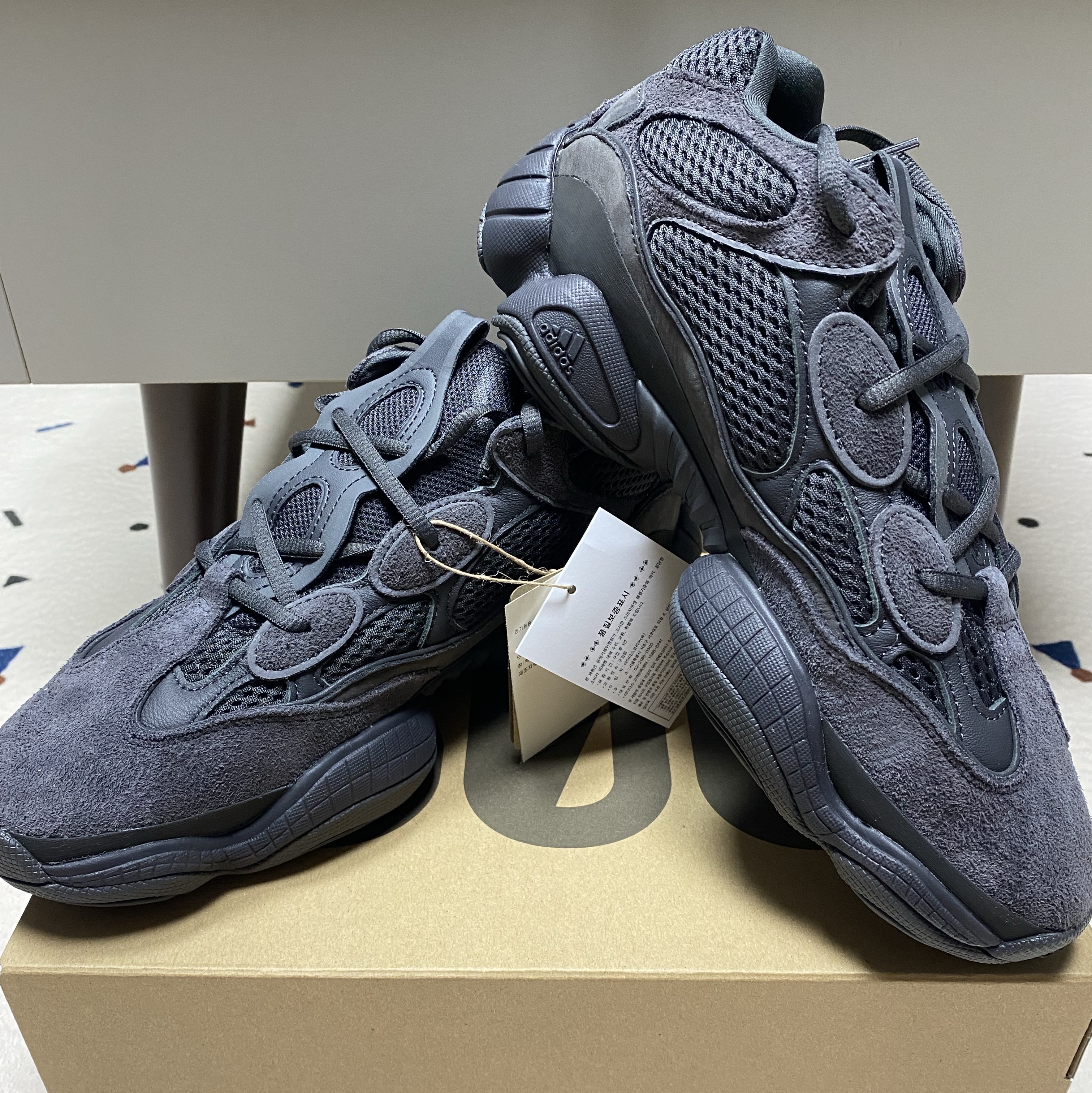 Adidas Yeezy 500 Utility Black 2022/2023 착용 스타일