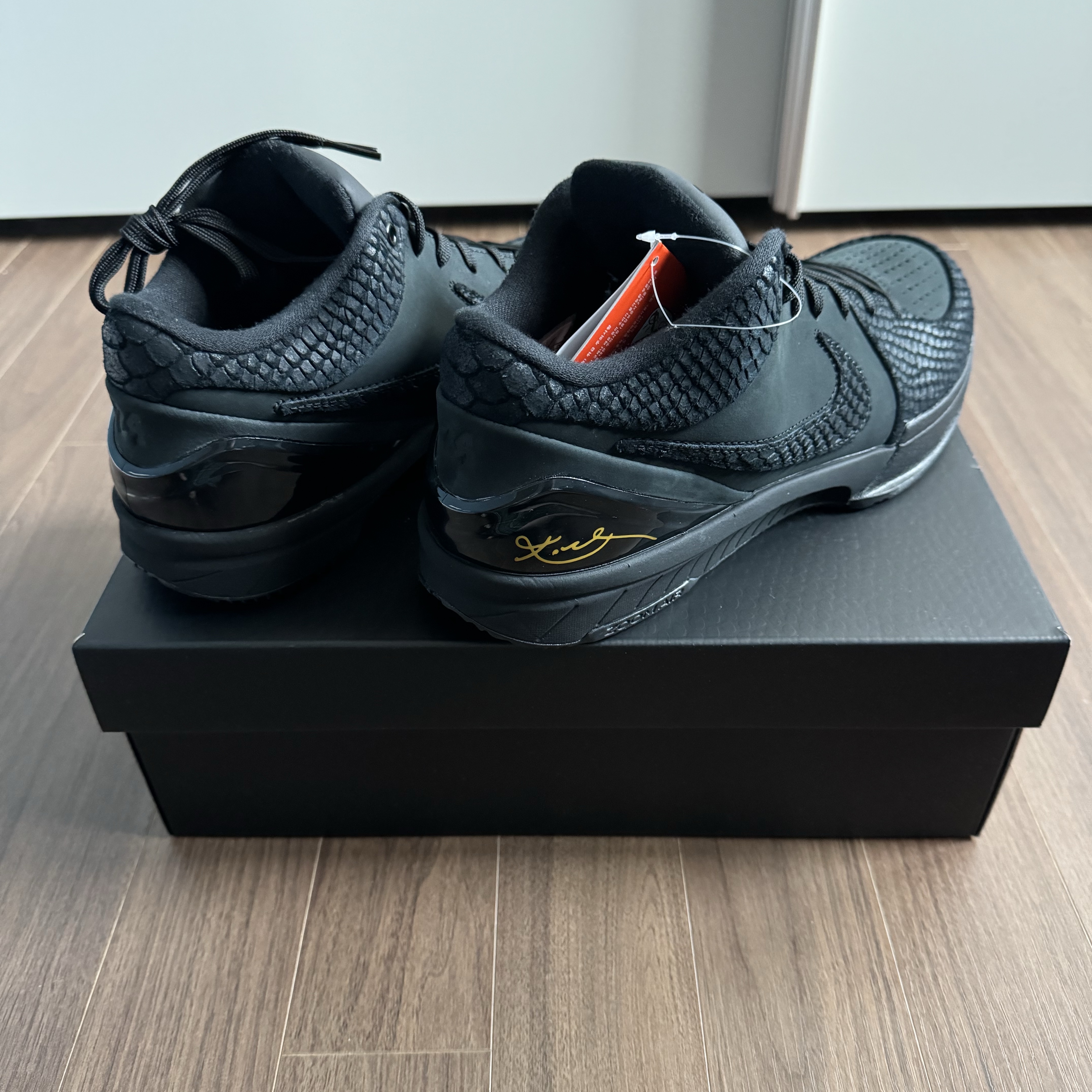 Nike Kobe 4 Protro Black University Gold 착용 스타일