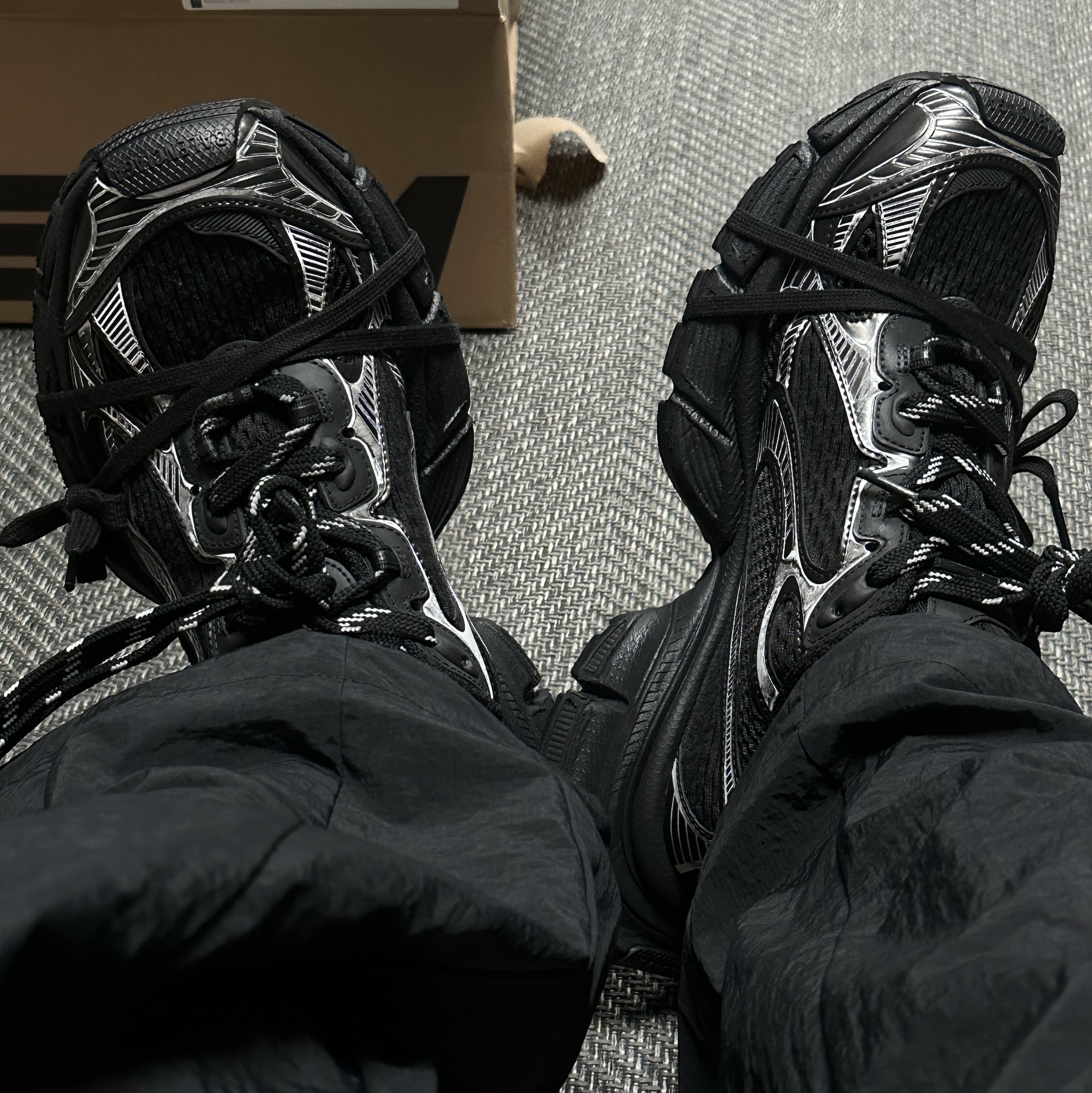 (W) Balenciaga 3XL Sneakers Black 착용 스타일