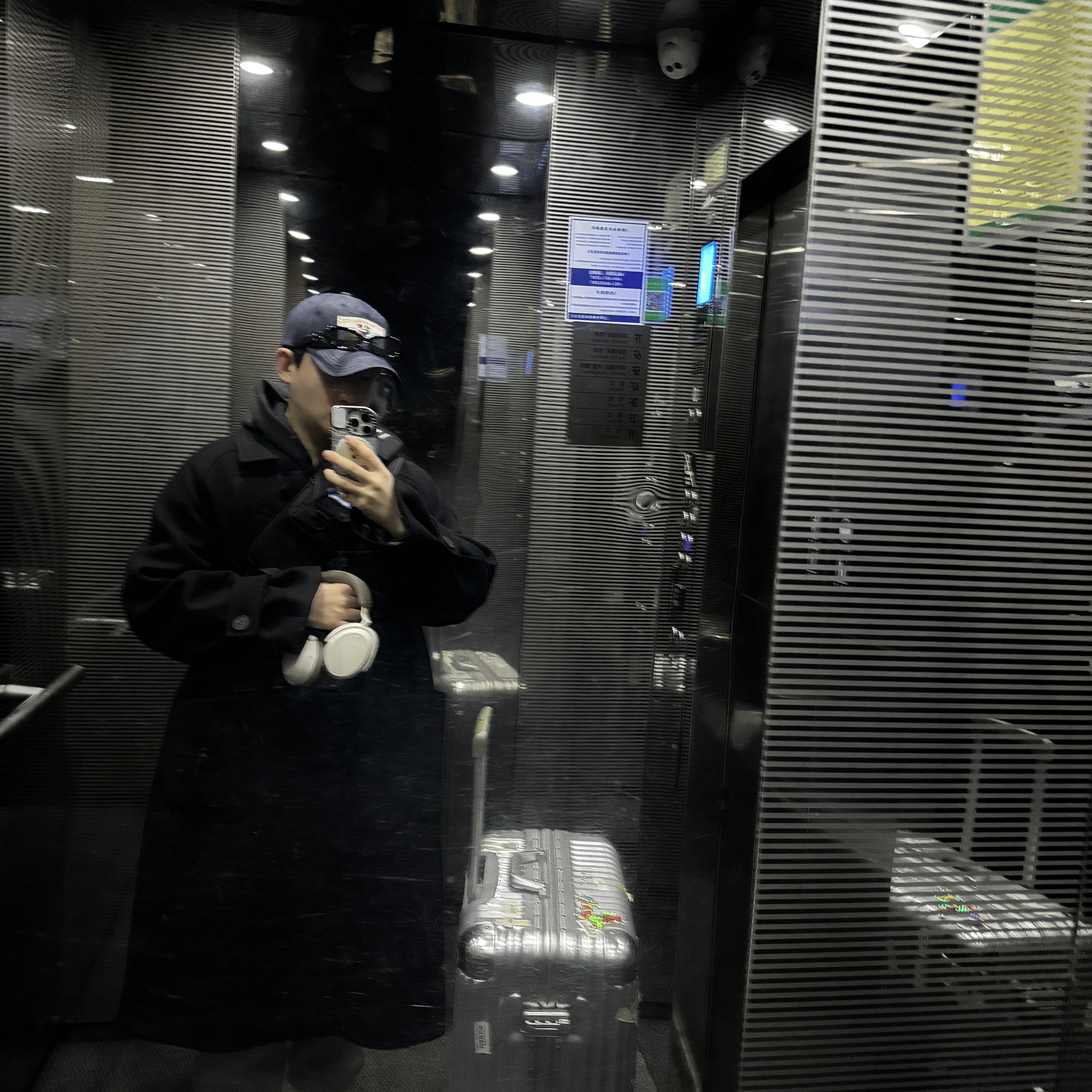 Undermycar Legion.02 Balmacaan Oversized Wool Coat Black, Human Made 6-Panel Denim Cap Indigo 착용 스타일 - 1