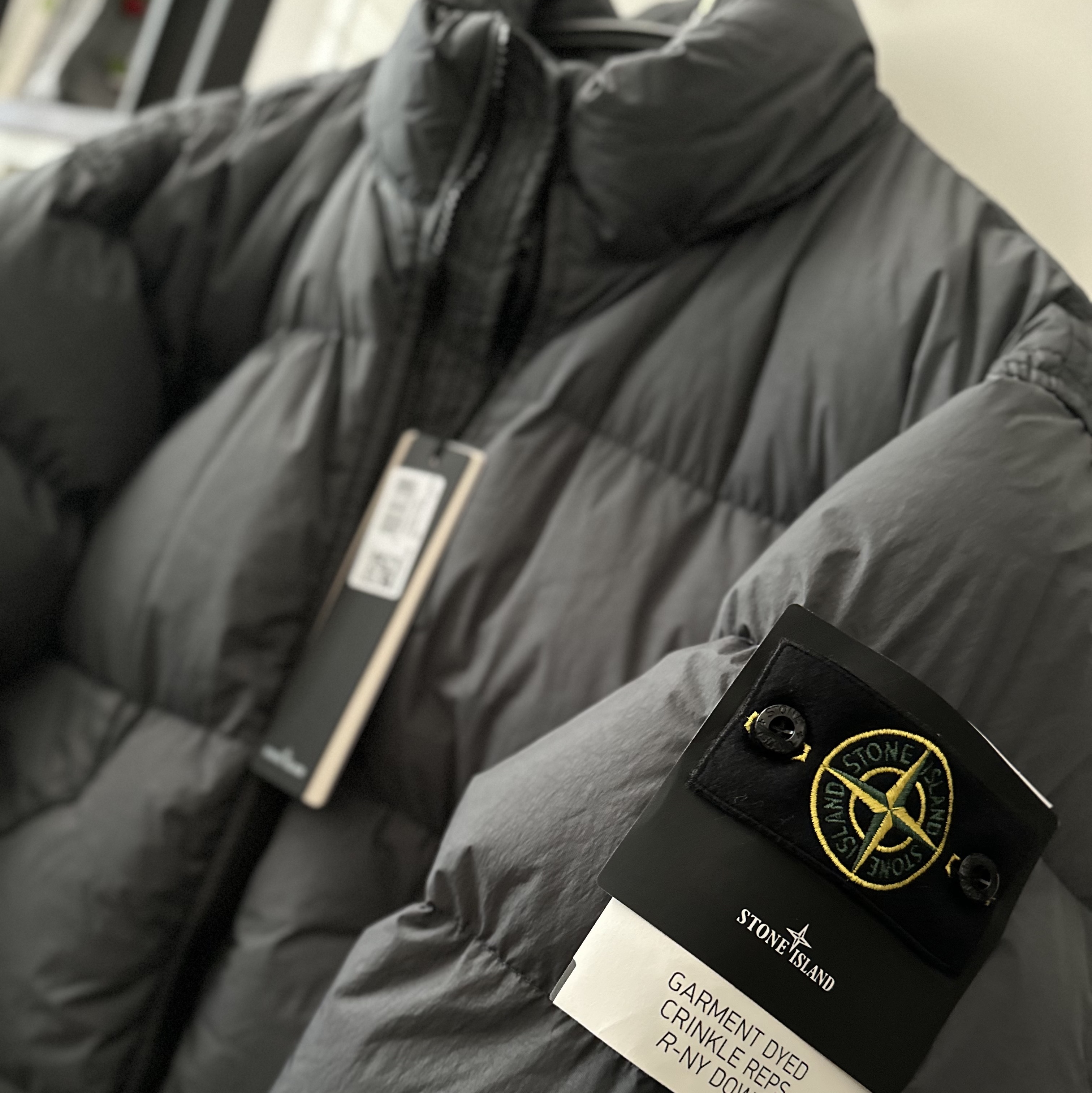 Stone Island 40623 Garment Dyed Crinkle Reps Recycled Nylon Down Jacket Lead - 23FW 착용 스타일 - 2