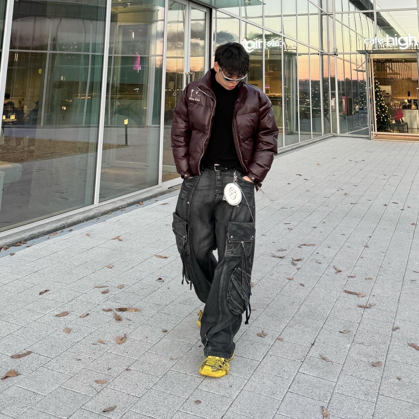 Thug Club Leather Puffer Jacket Purple, Balenciaga 3XL Sneakers Yellow Black 착용 스타일 - 1