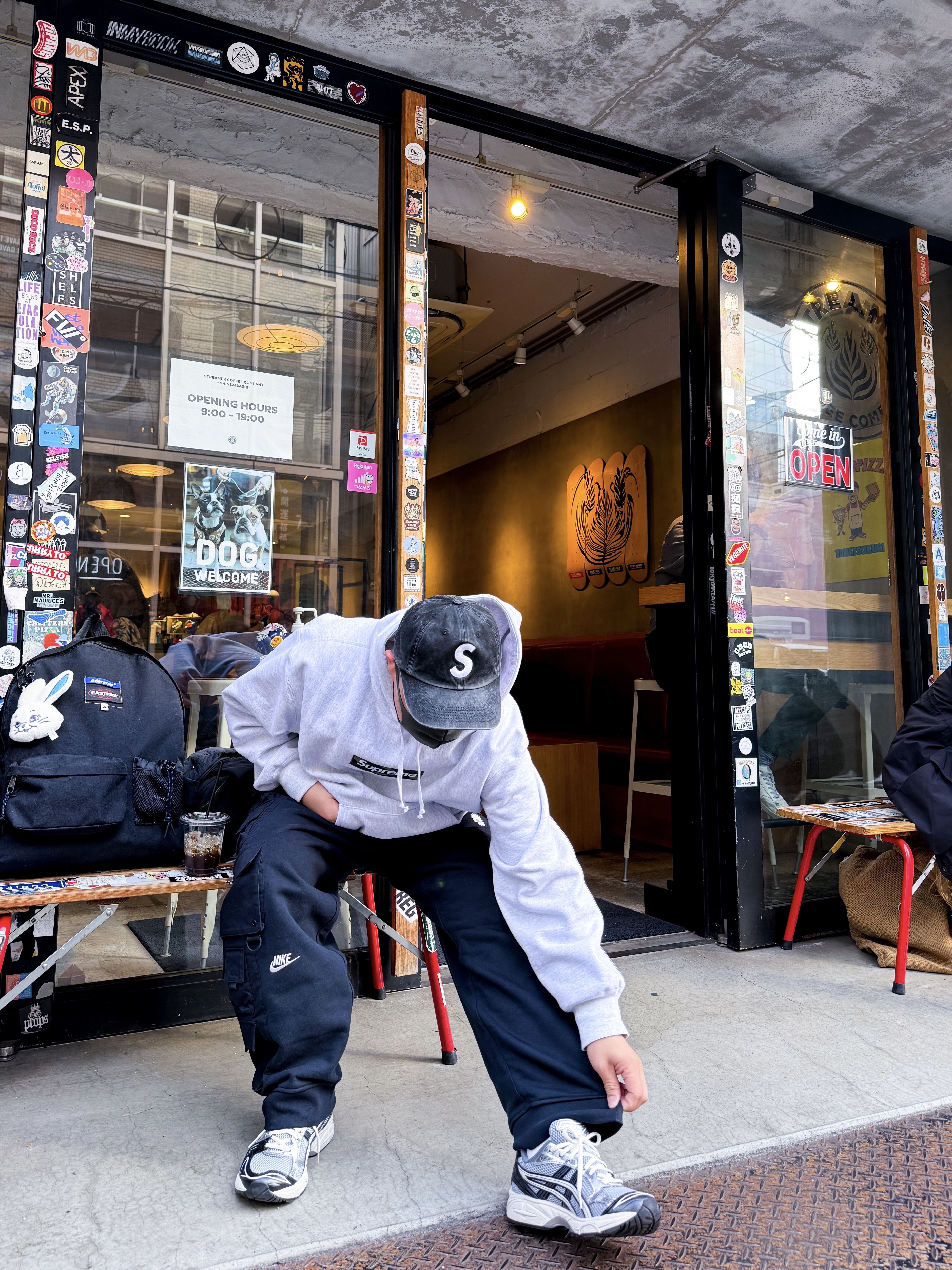 NewJeans Tokki Merchandise Fluffy Keyring White, Supreme Box Logo Hooded Sweatshirt Ash Grey - 23FW 착용 스타일