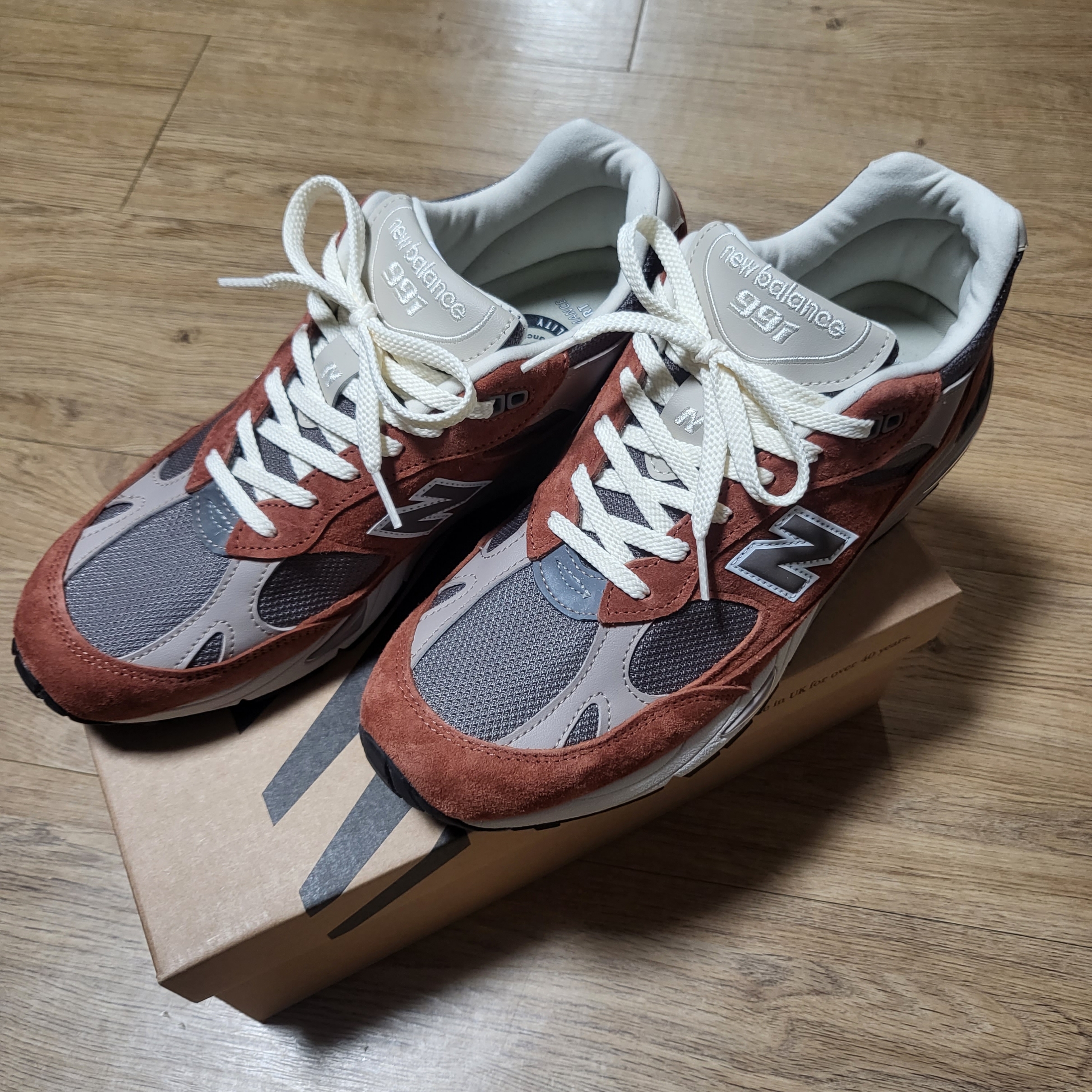New Balance 991 Made in UK Sequoia Falcon 착용 스타일 - 2