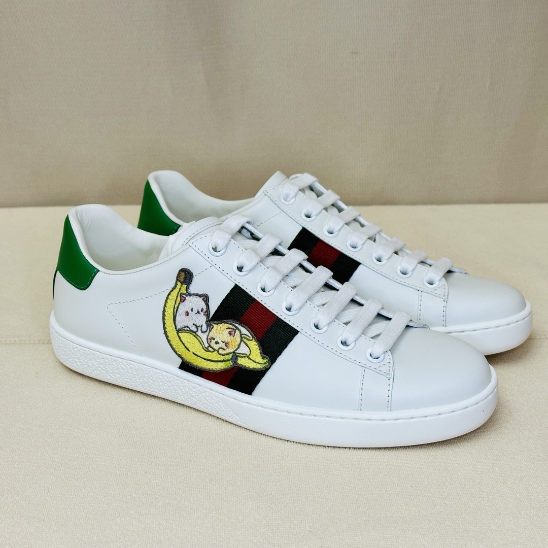(W) Gucci Ace Bananya Sneakers White 착용 스타일 - 1