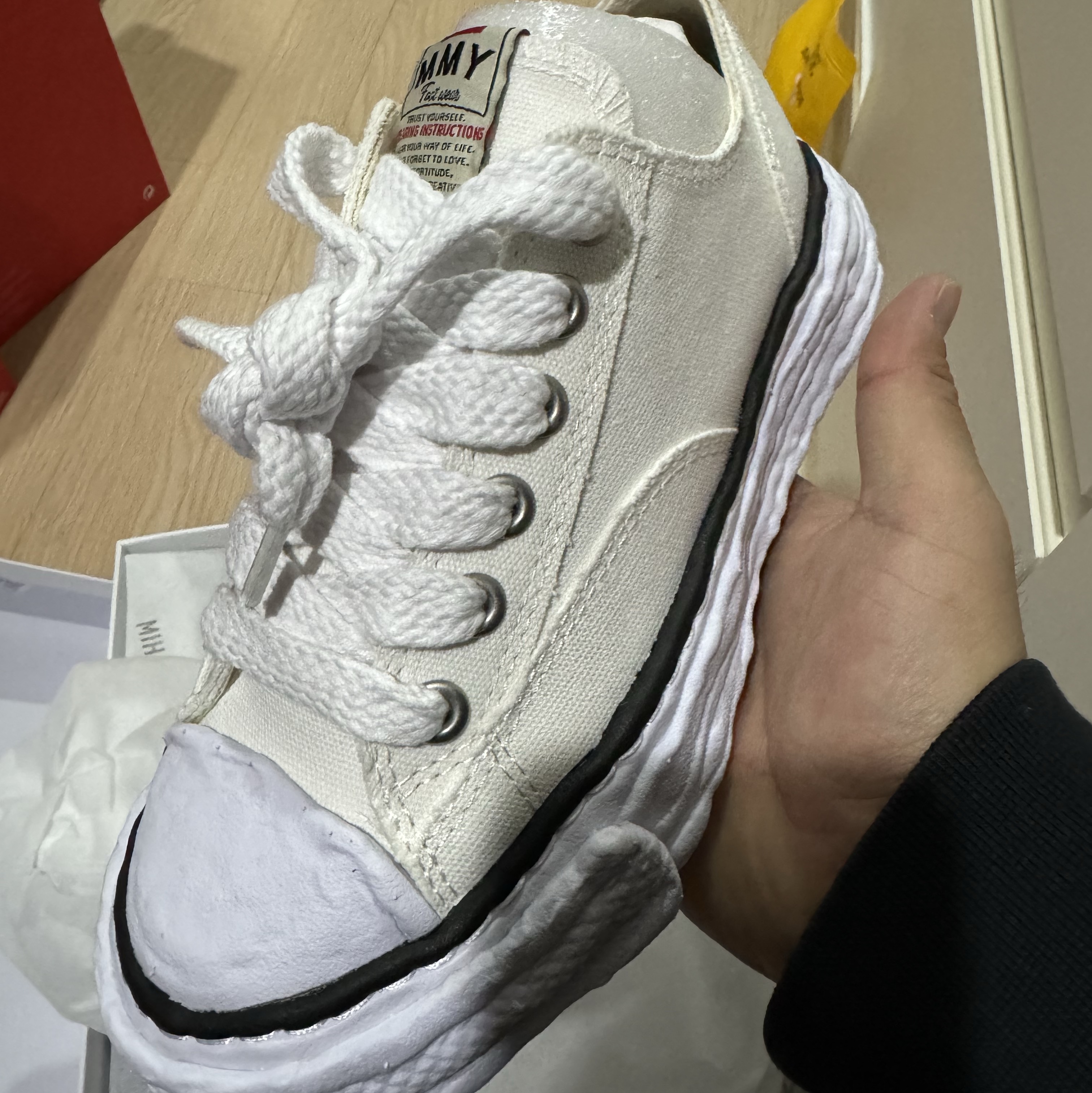 Maison Mihara Yasuhiro Peterson23 OG Sole Canvas Low-top Sneakers White 착용 스타일