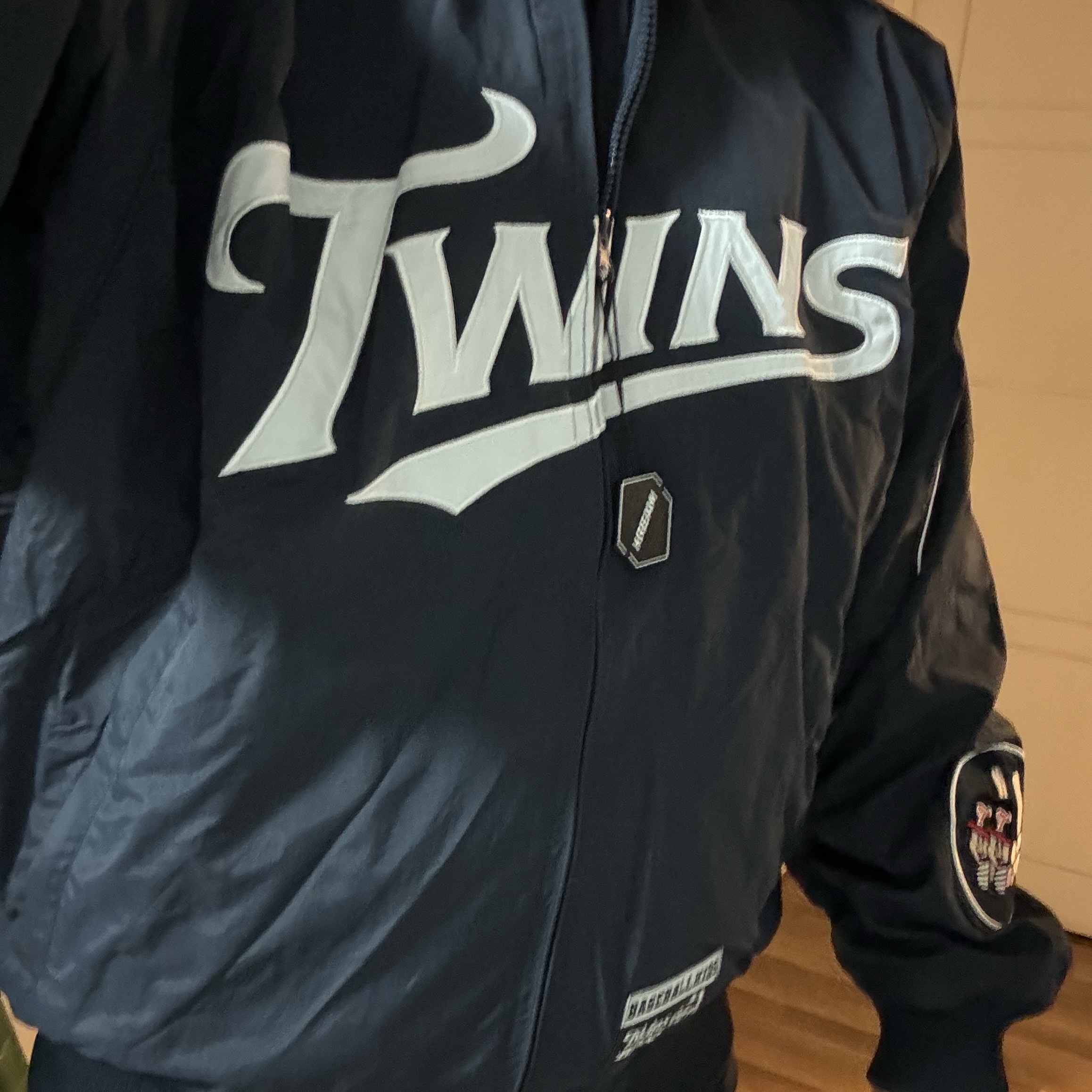 BDNS x LG TWINS Dugout Jacket Navy 착용 스타일